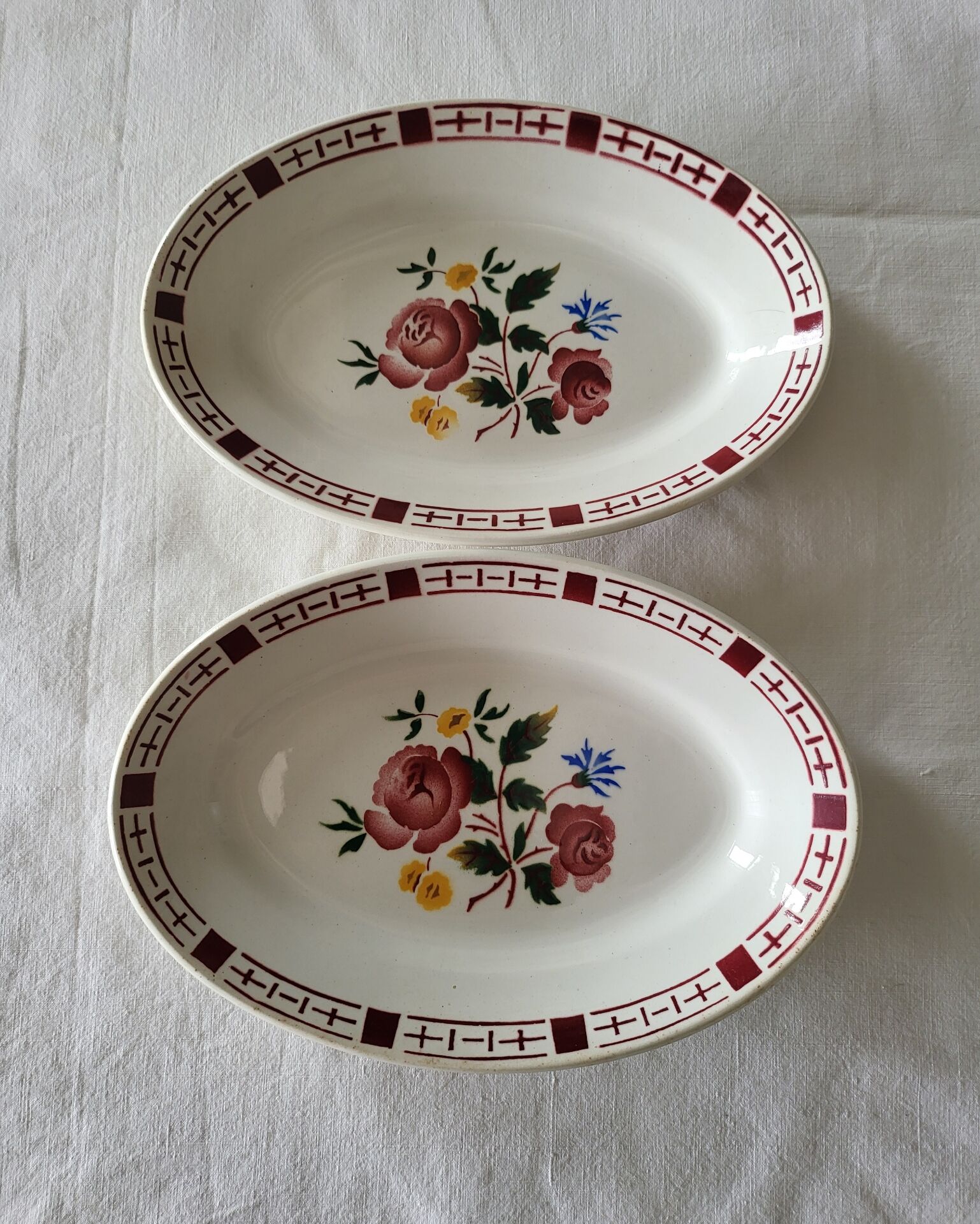2 earthenware dishes from Sarreguemines and Digoin, model Danielle.