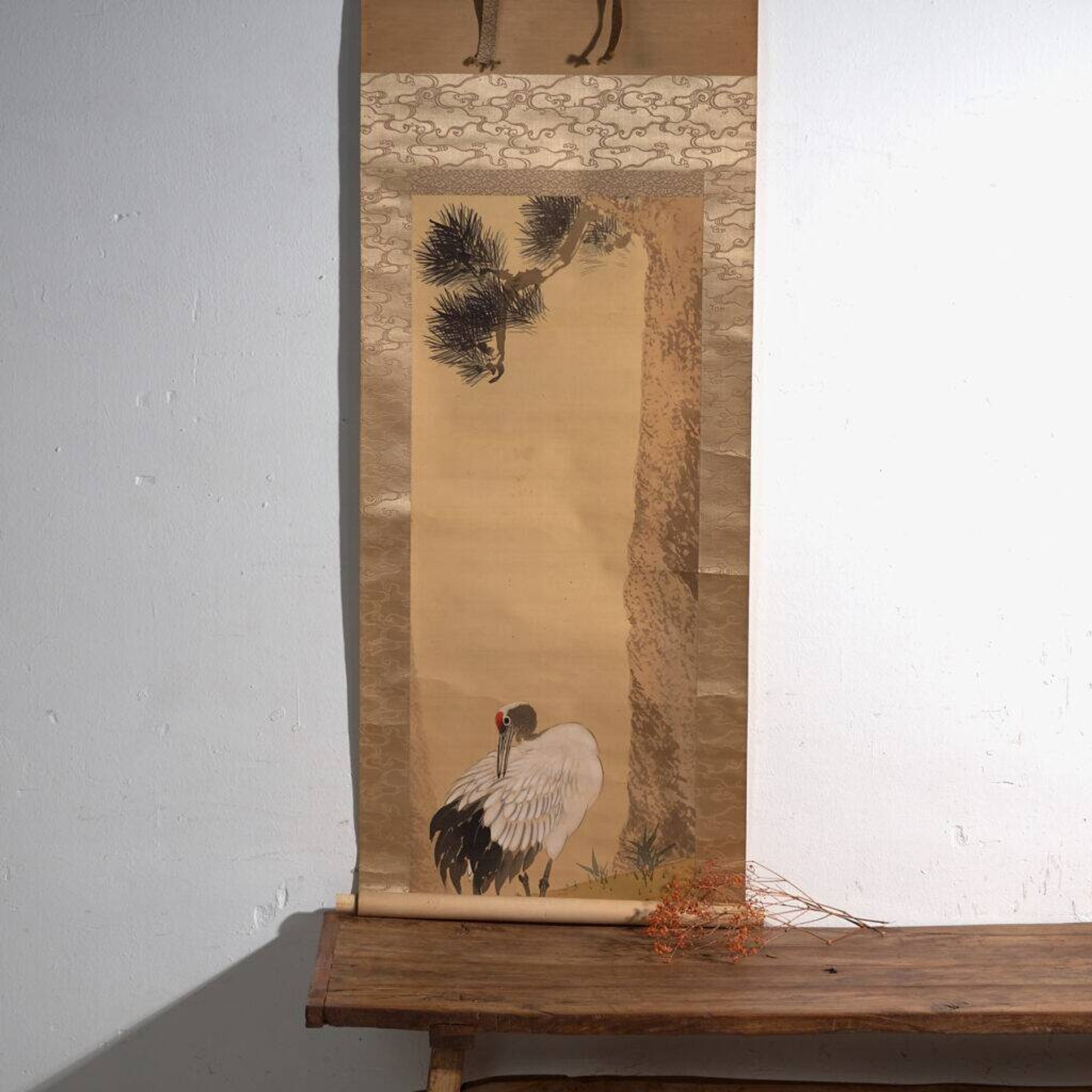 Japanese kakejiku of a coloured crane on paper – Japan, circa 1900