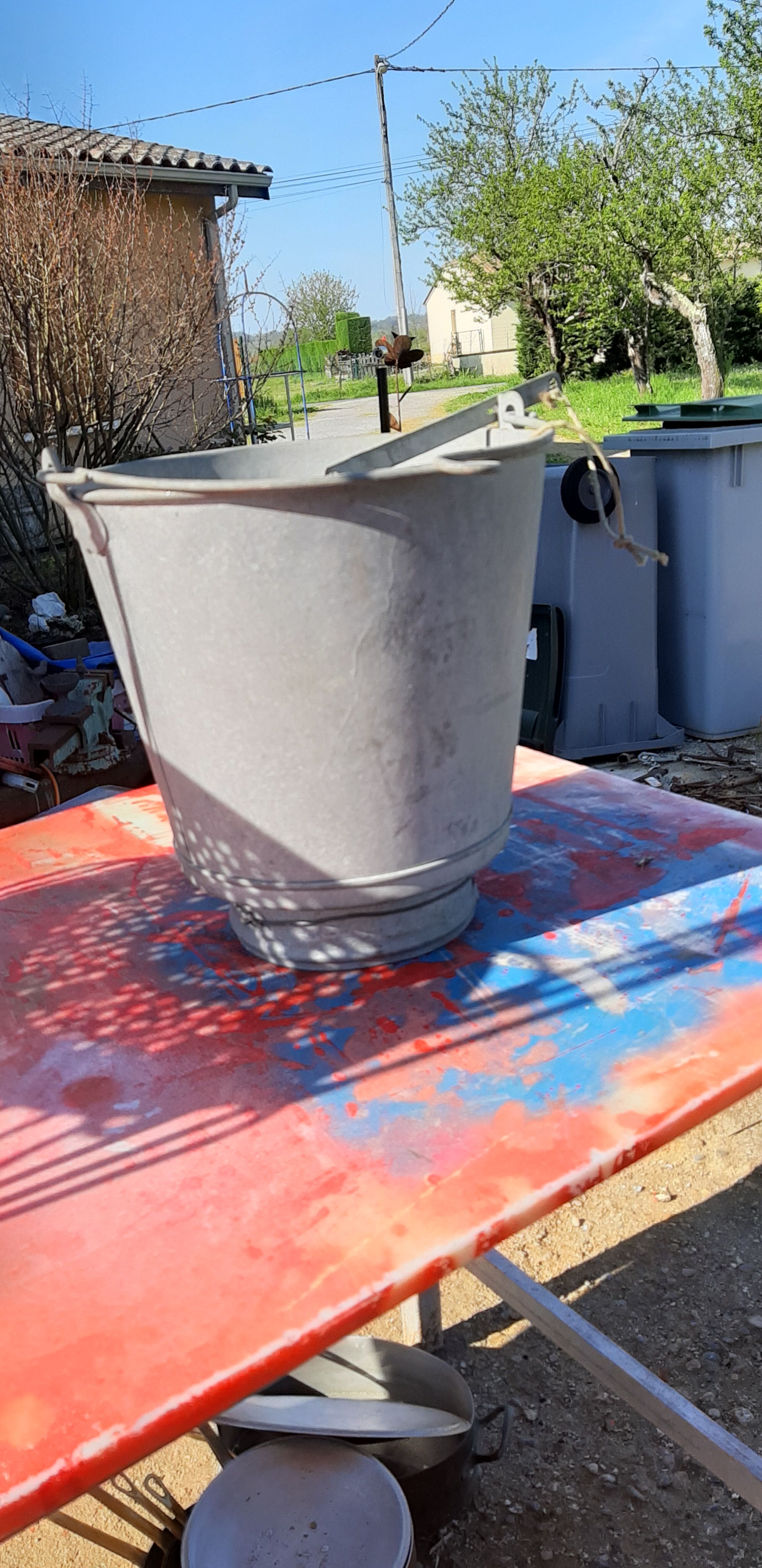 Galvanized aluminum shower seal