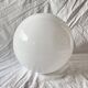 Globe boule vintage en opaline blanche - 28 cm