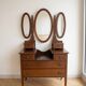 Coiffeuse ancienne en bois avec miroir tryptique