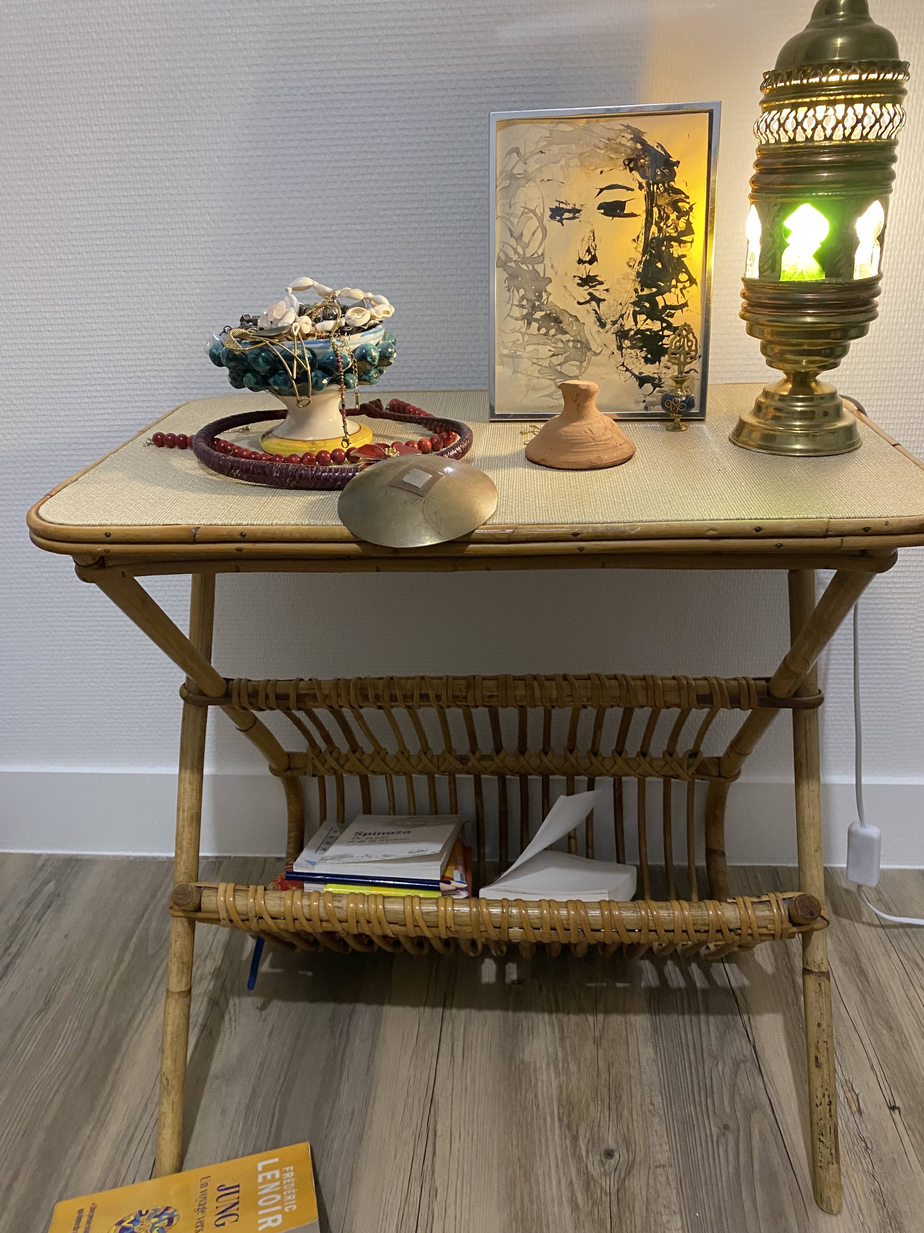 Table d’appoint et porte revue vintage