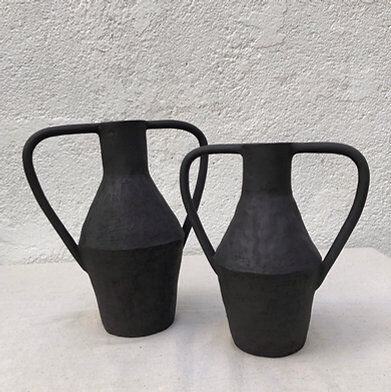 Black amphora vase - Cassandre Bouilly