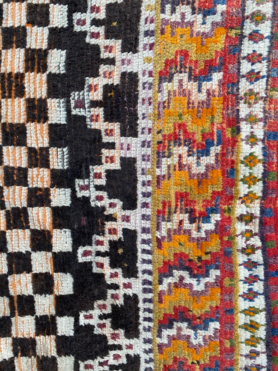 Moroccan handmade antique tribal rug 124x142 cm