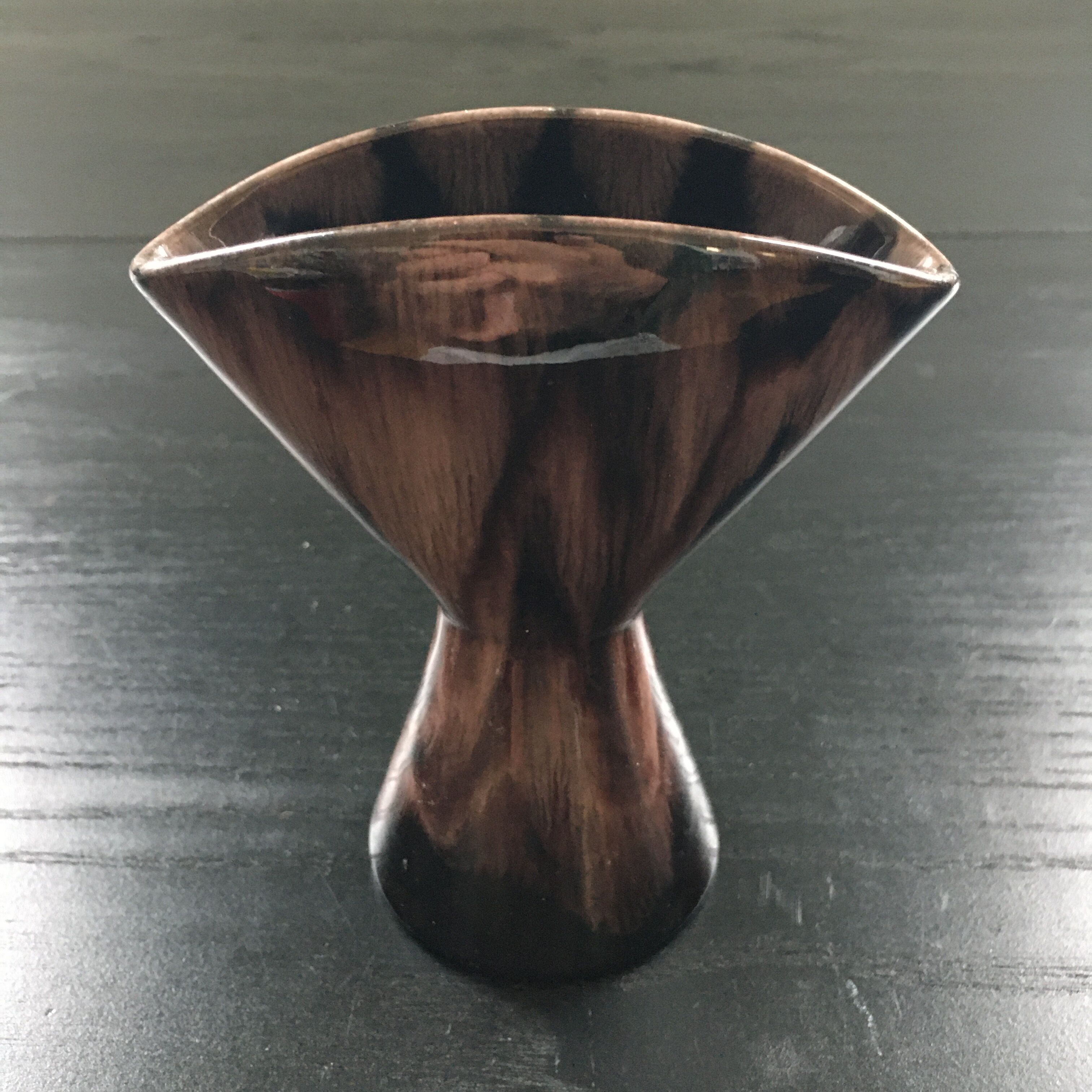 Flame-patterned fan vase