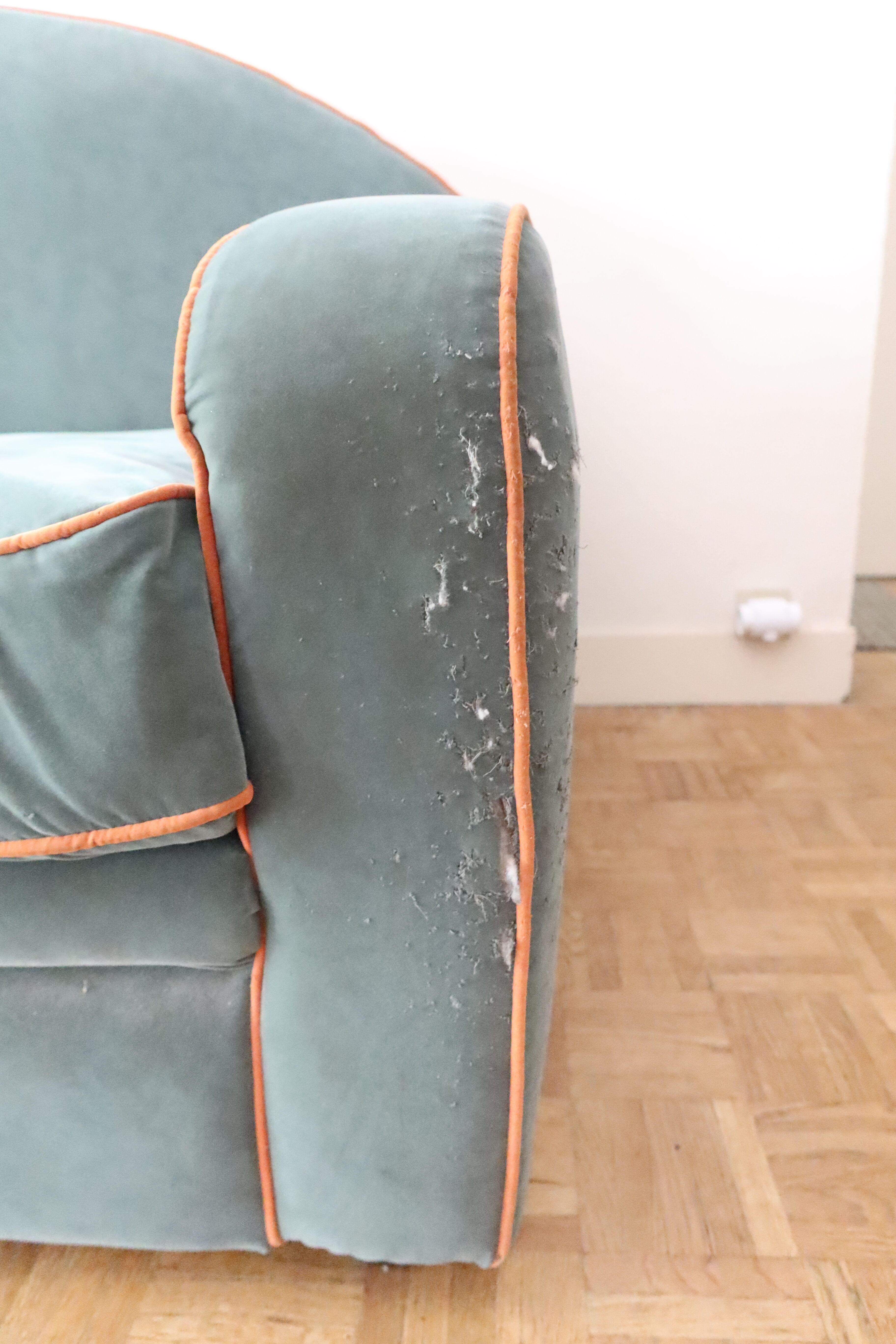 Velvet club sofa - 4 seats - damaged