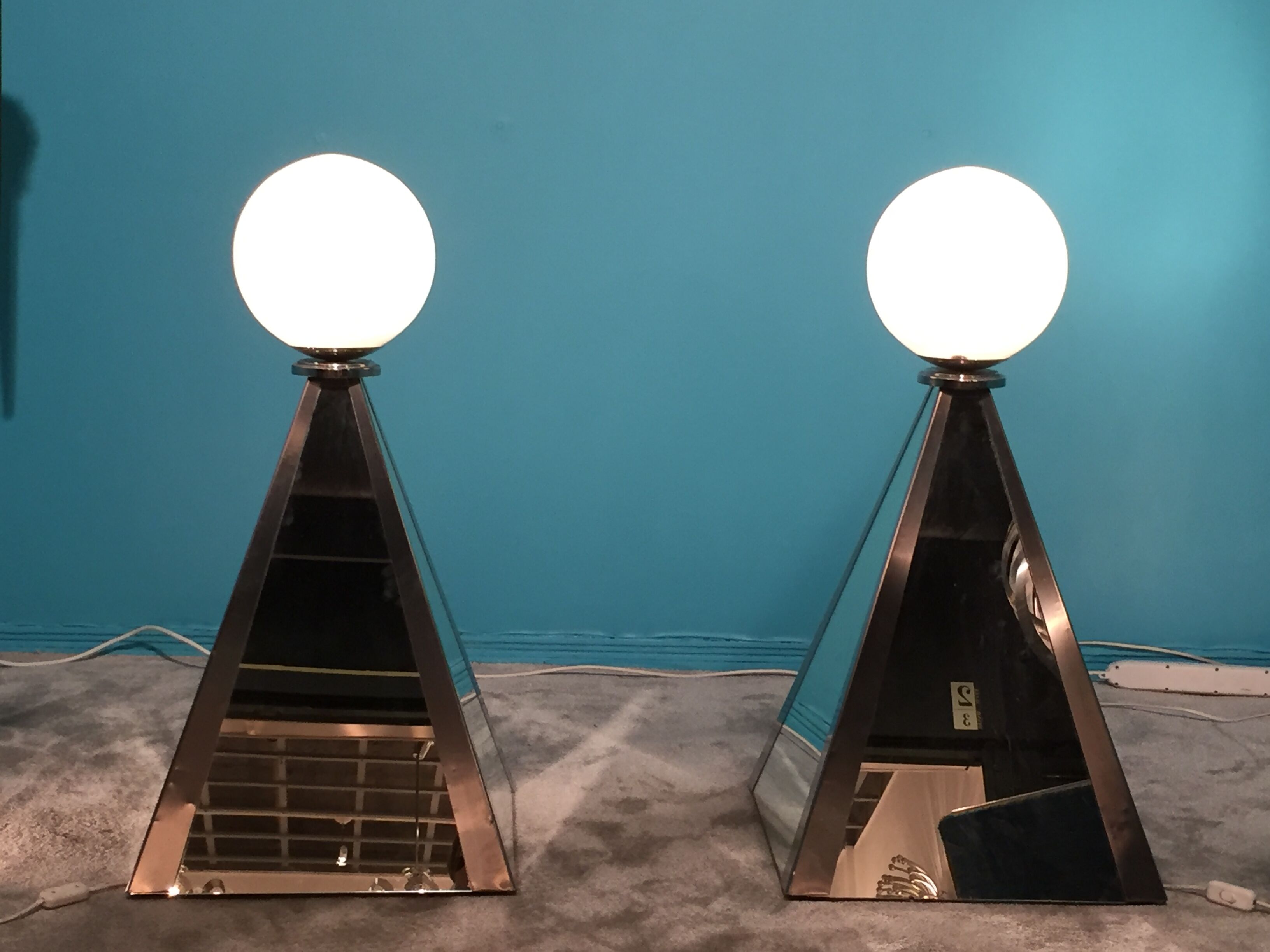 Pair of Italian design pyramid lamps 1970 steel and mirror