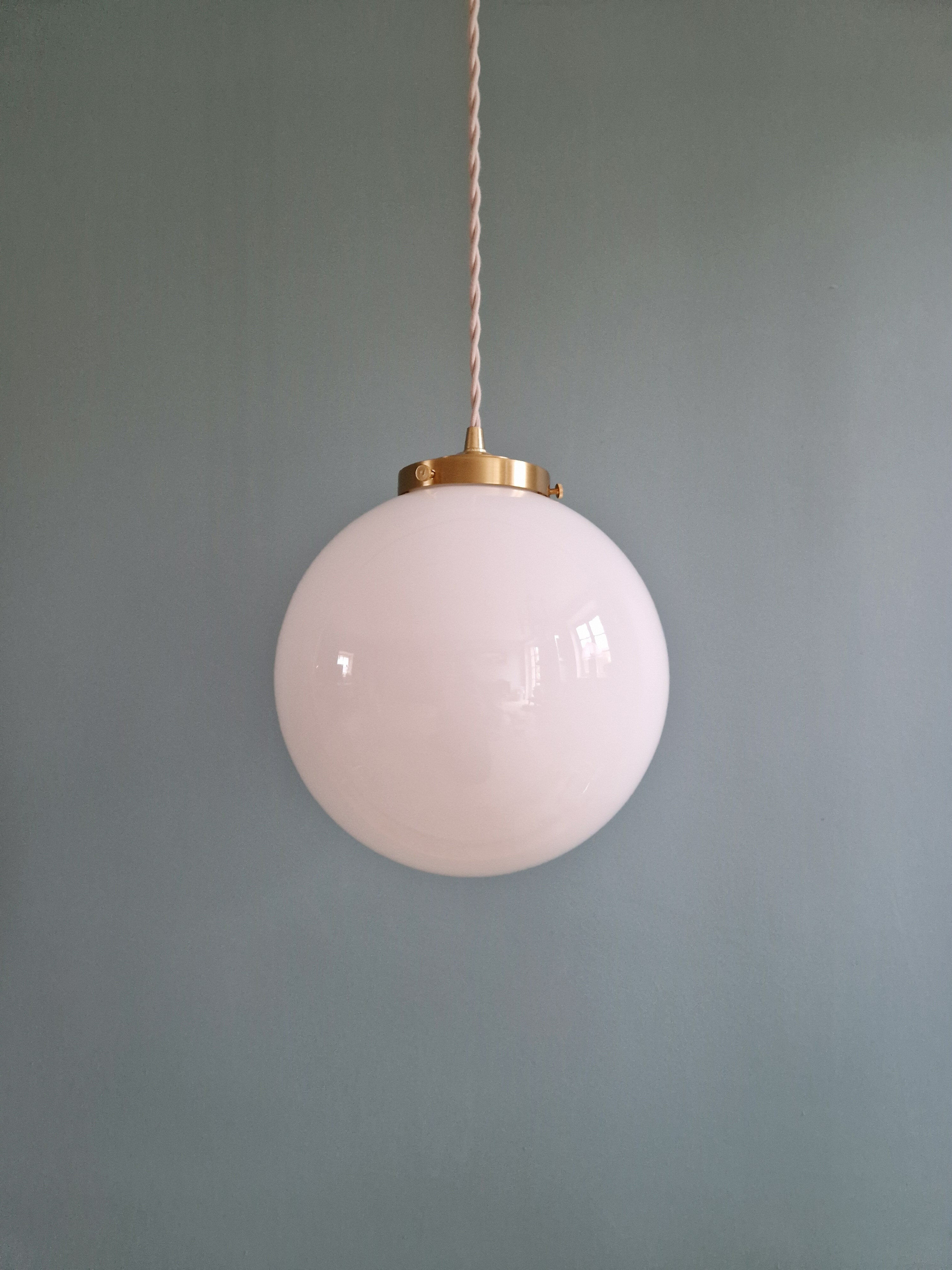 Art Deco suspension in white opaline and brass