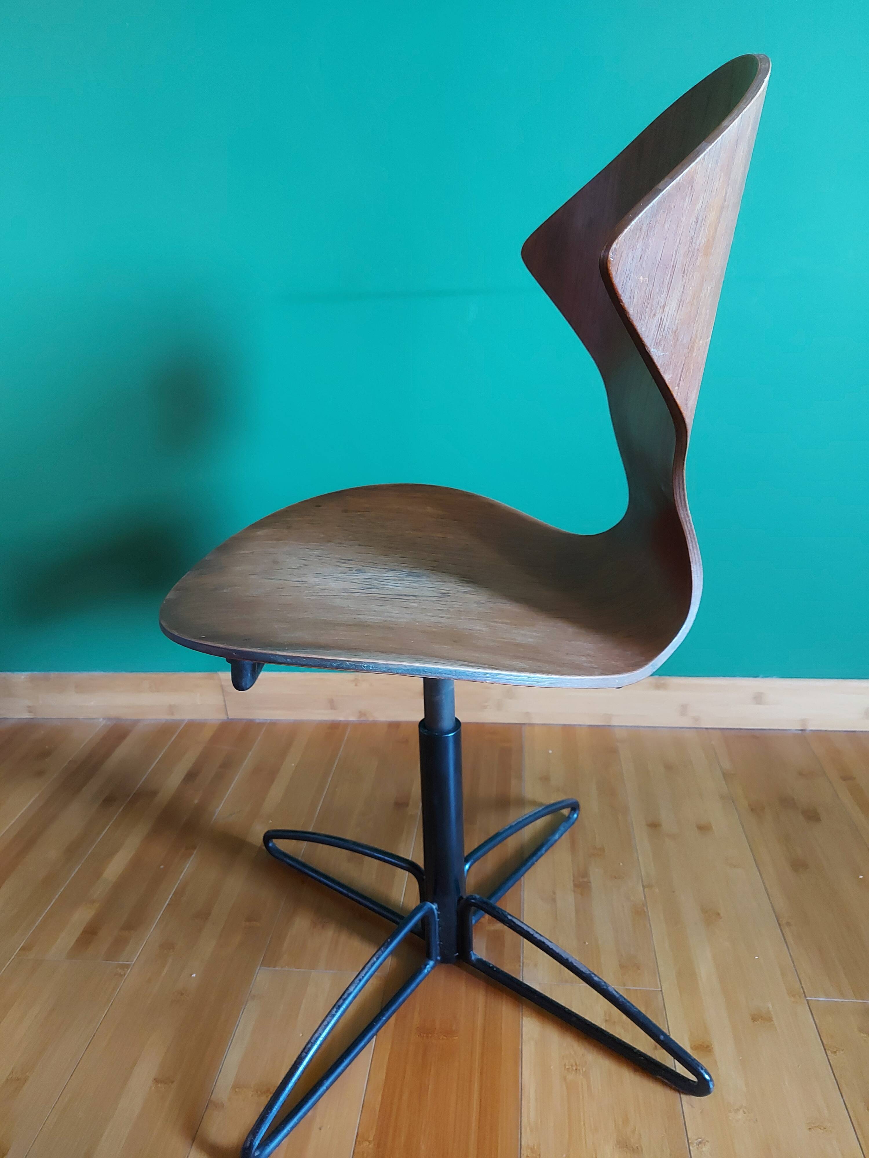 Chaise en bois courbé