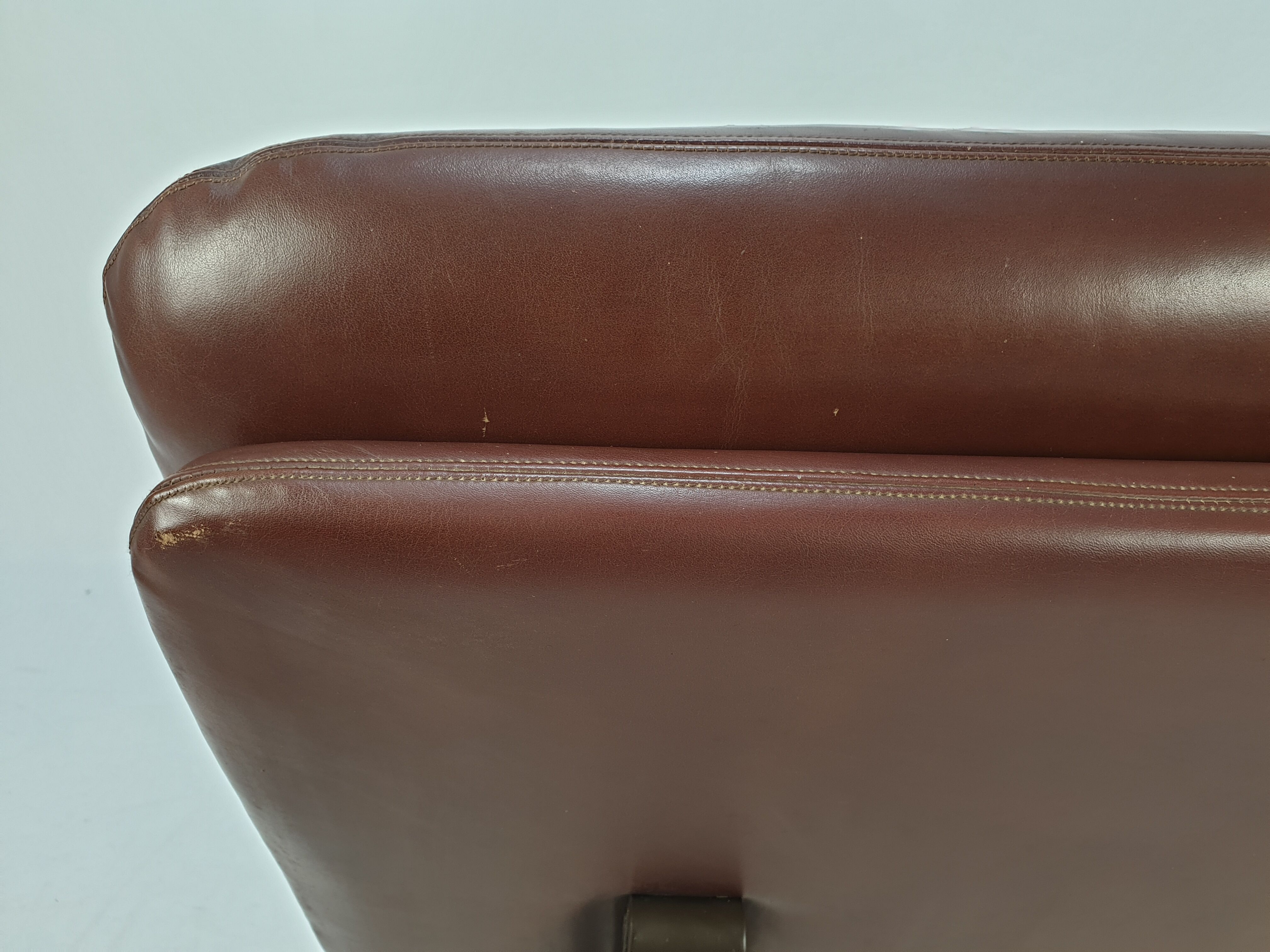 Vintage leather sofa by Kho Liang ie for Artifort, 1960s