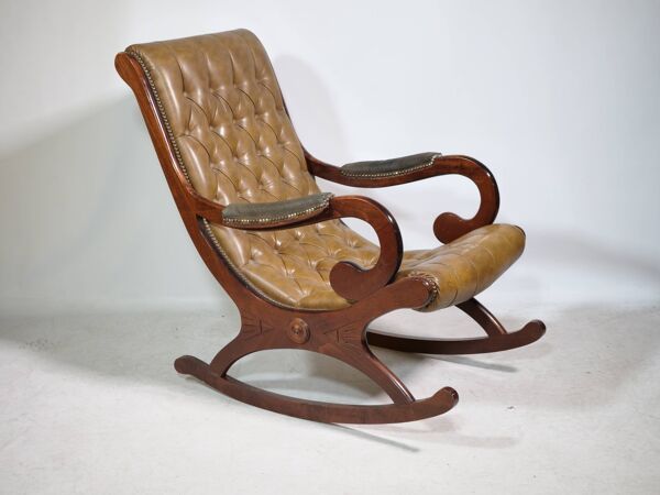 Fauteuil à bascule vintage Chesterfield en cuir et bois, années 1920