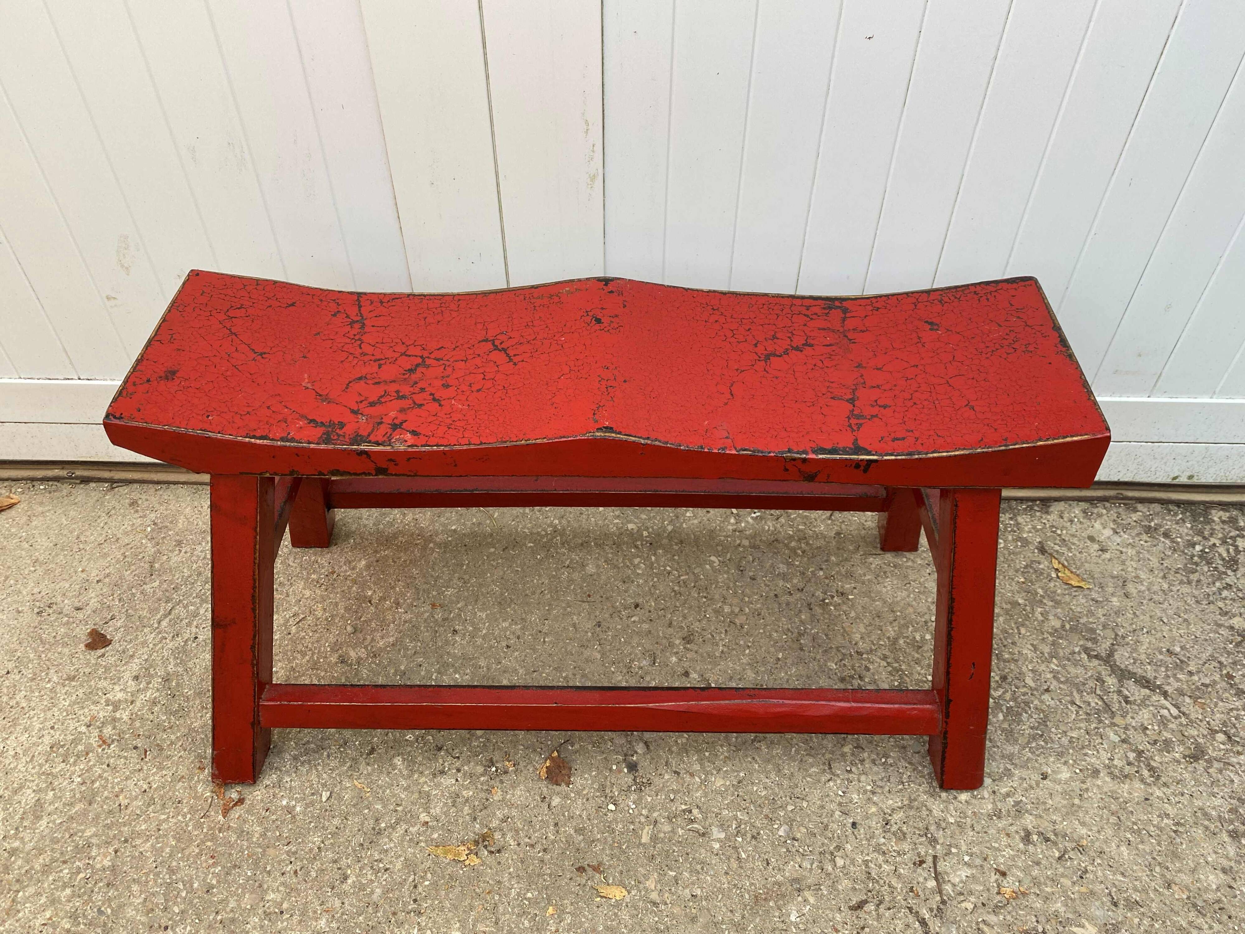 Red end of bed bench in solid wood with cracked effect Chinese style 1950