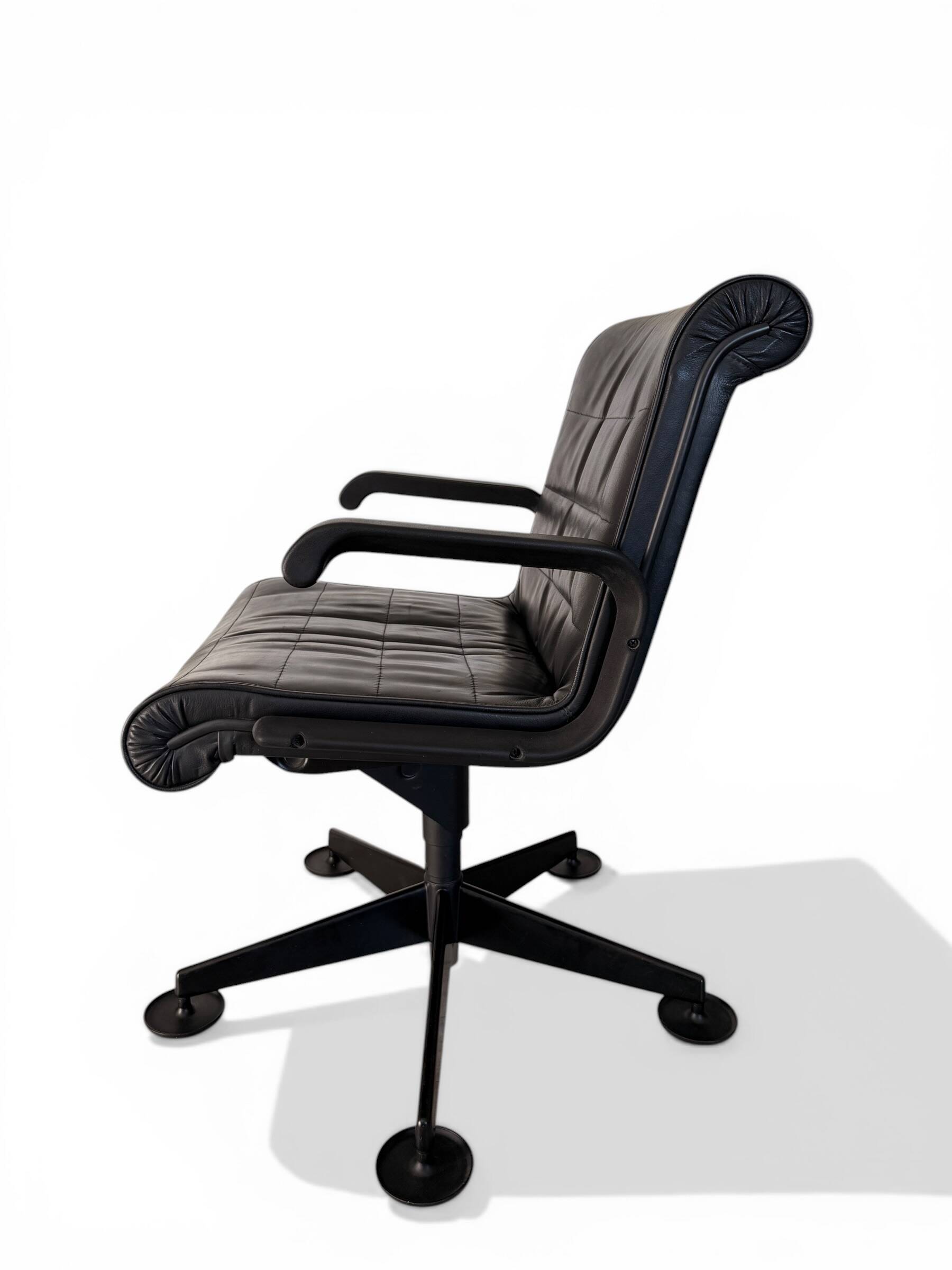 Fauteuil de Bureau Richard Sapper pour Knoll - Cuir Noir sur Patins 1979