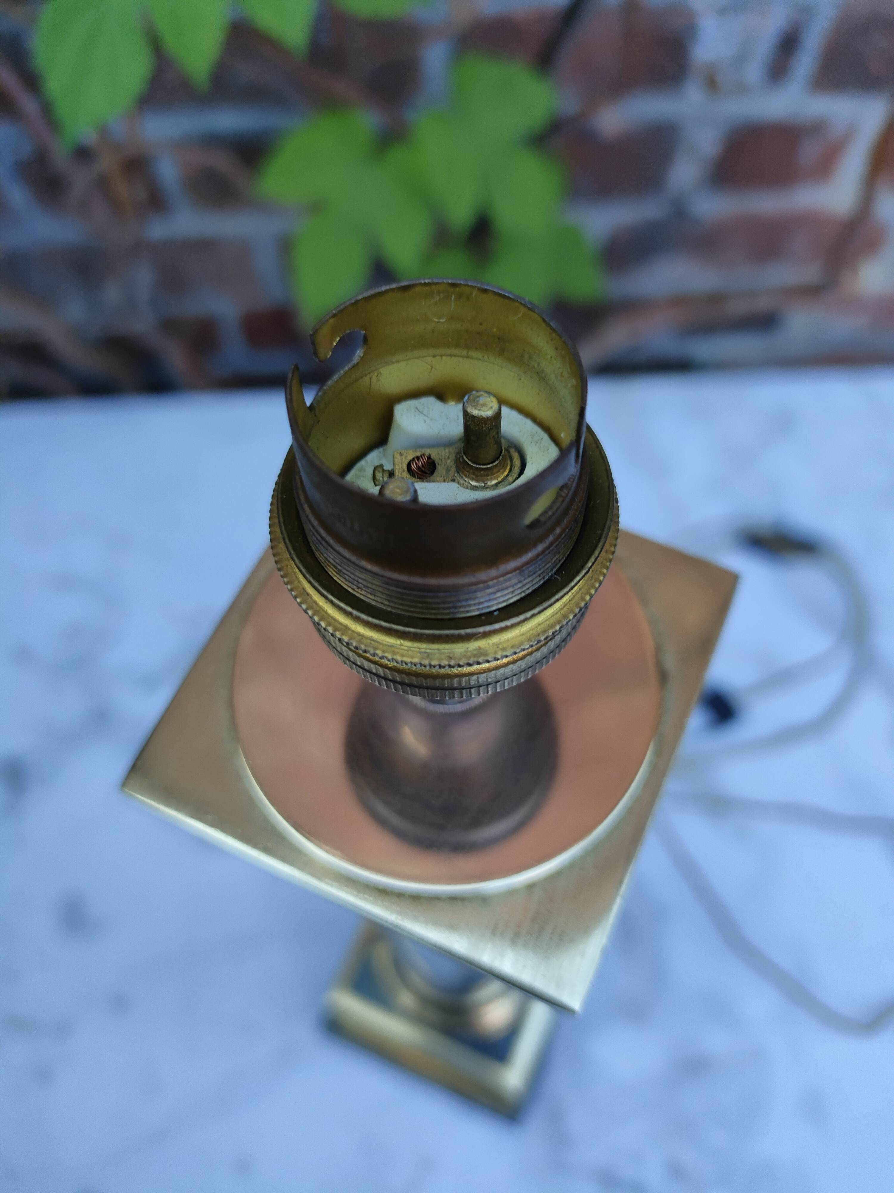Column lamp base in Corinthian style in Napoleon III green marble.