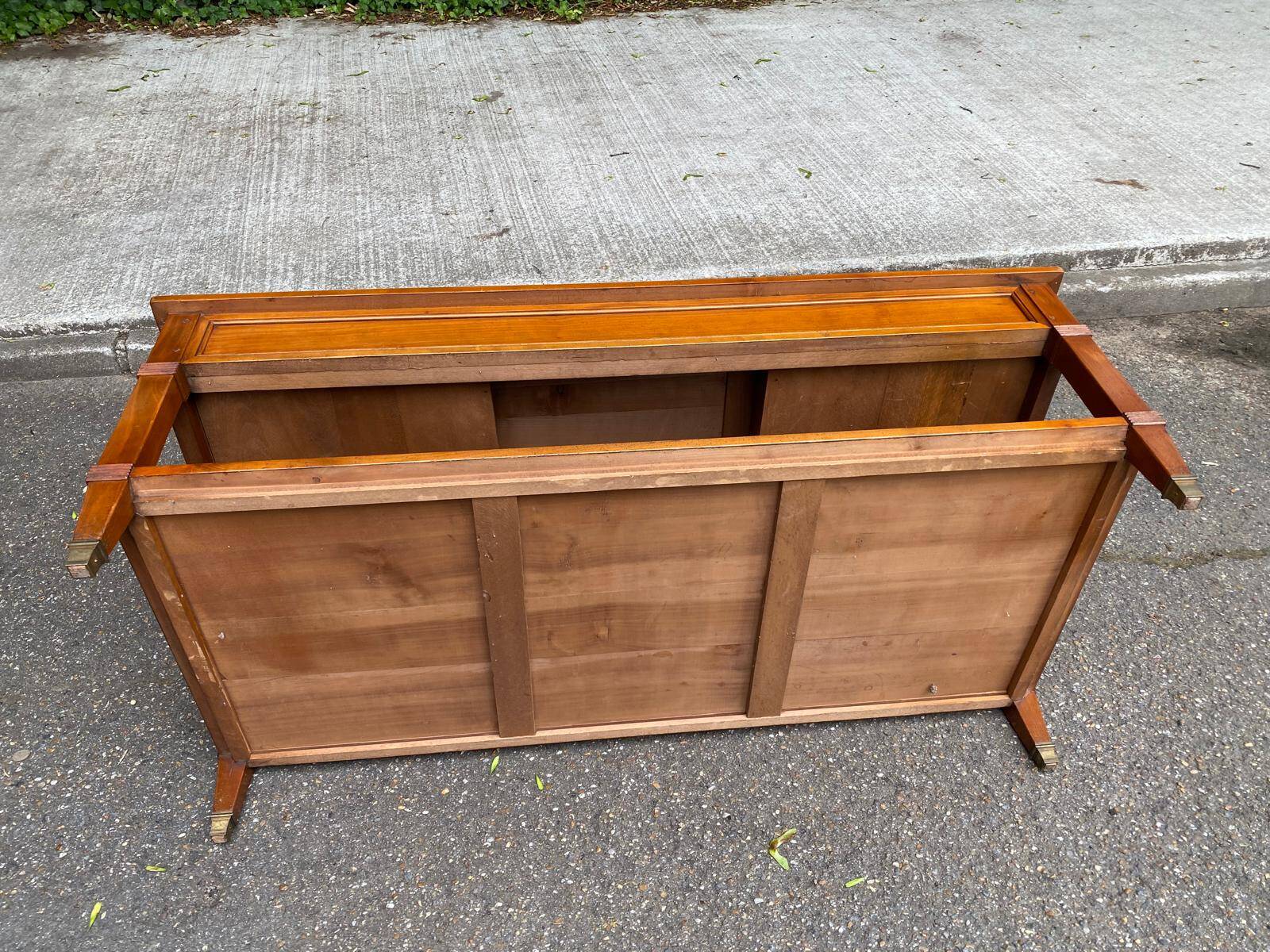 Table basse directoire en merisier massif, années 50