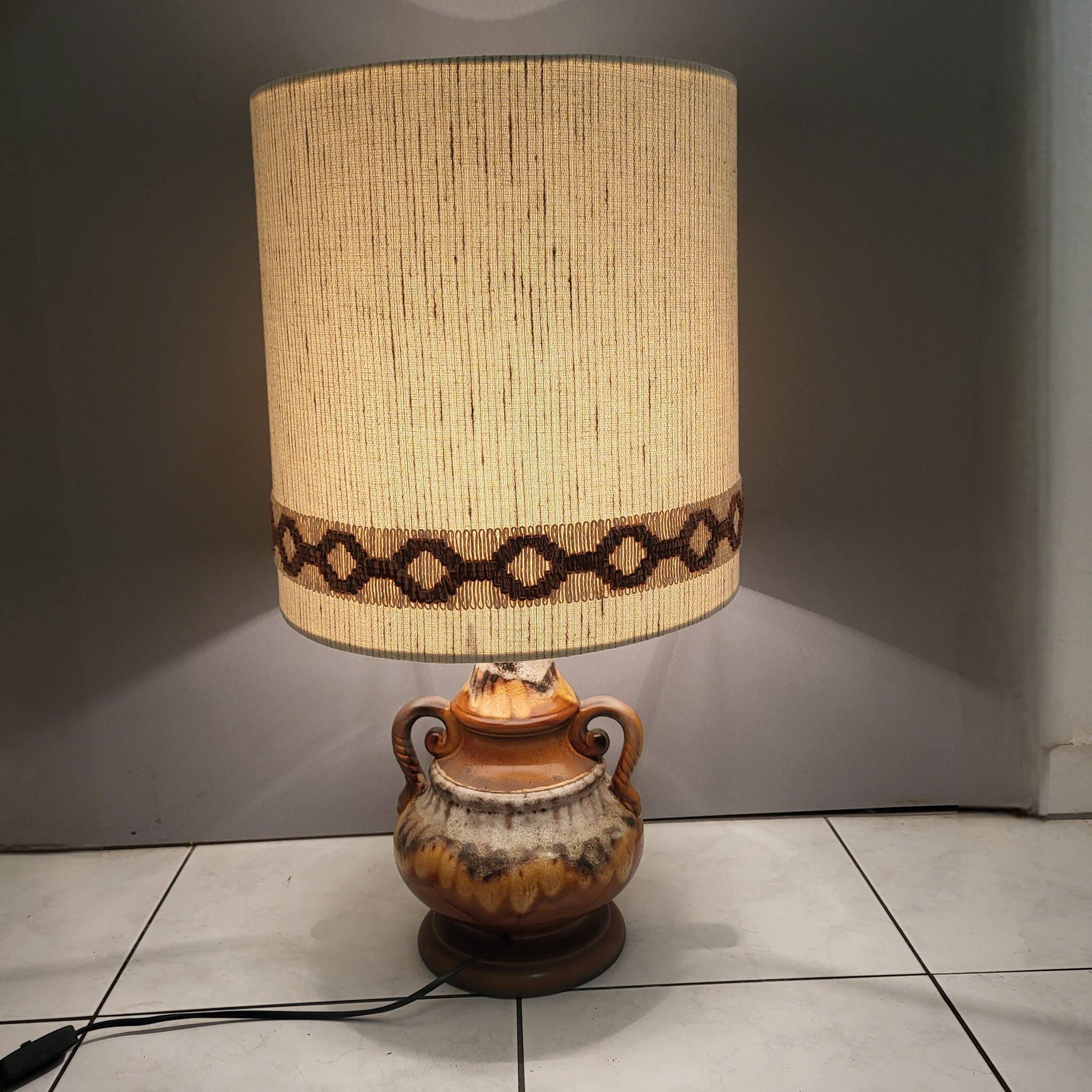 Lampe à poser en céramique émaillée et abat-jour en lin