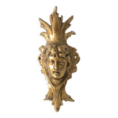 Figurative decoration in metal