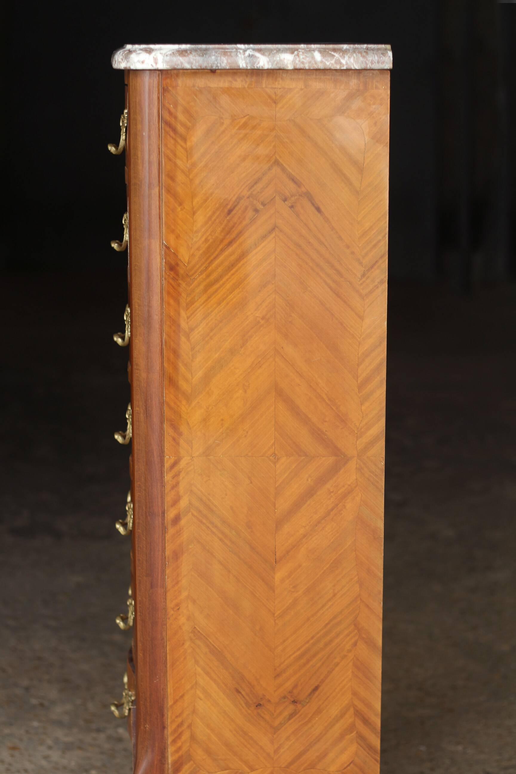 Splendid little wooden veneered week planner. Work from the Faubourg.