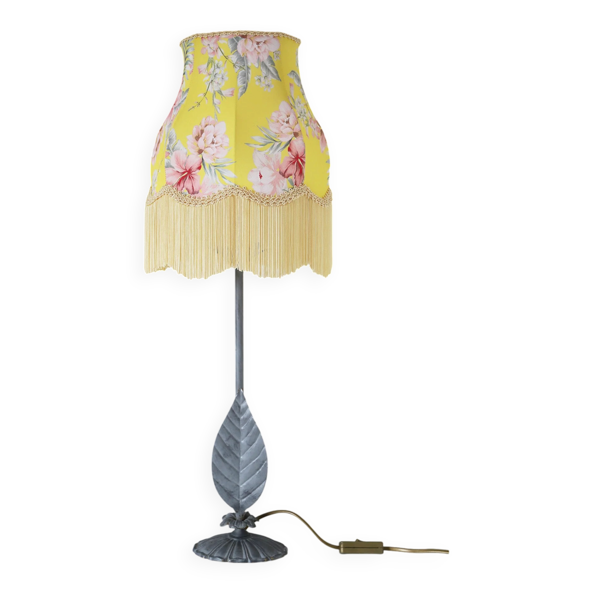 Table lamp – Vintage base and fringed floral shade