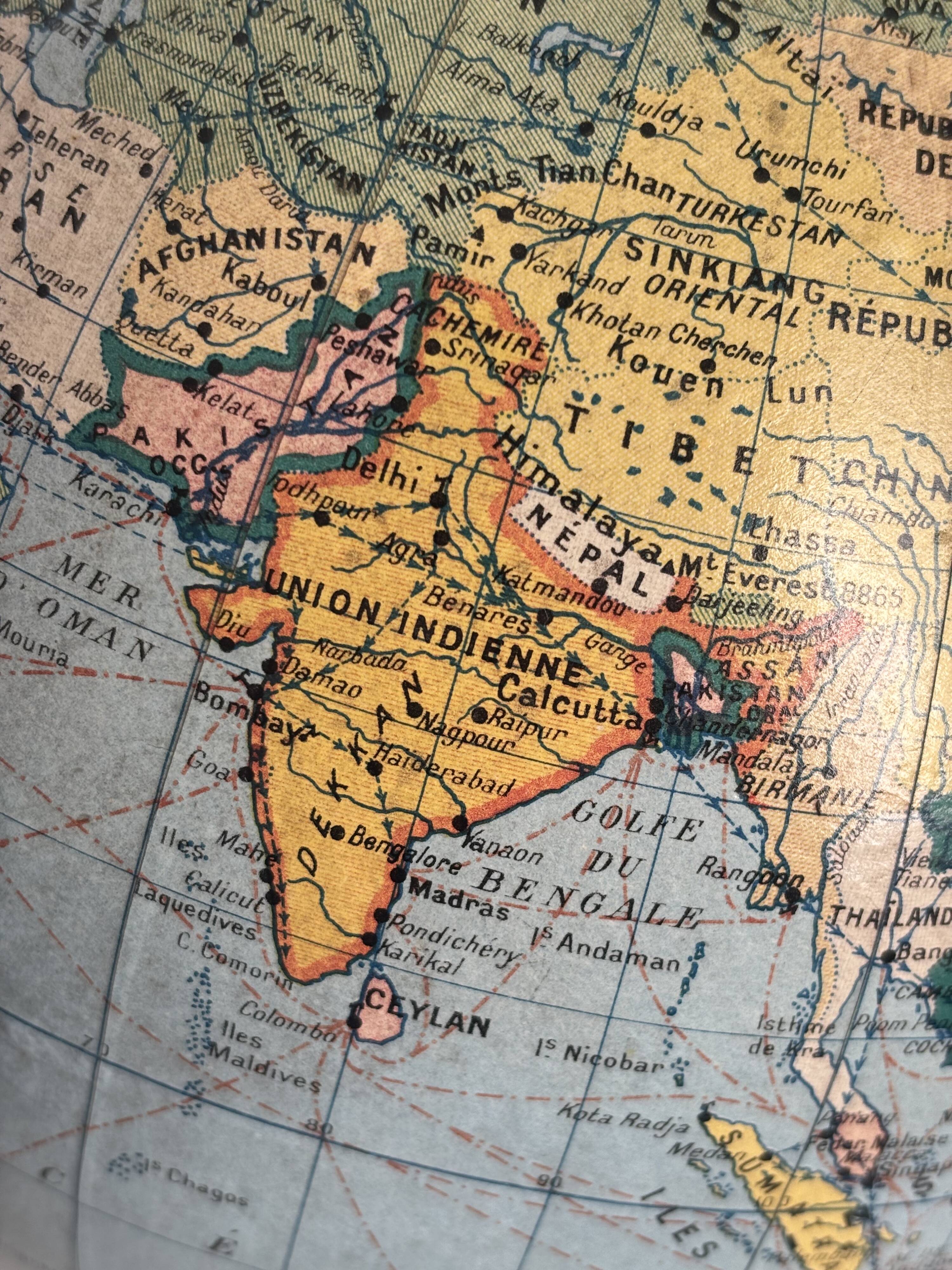 Vintage terrestrial globe 1947 Taride Paris - 29 cm