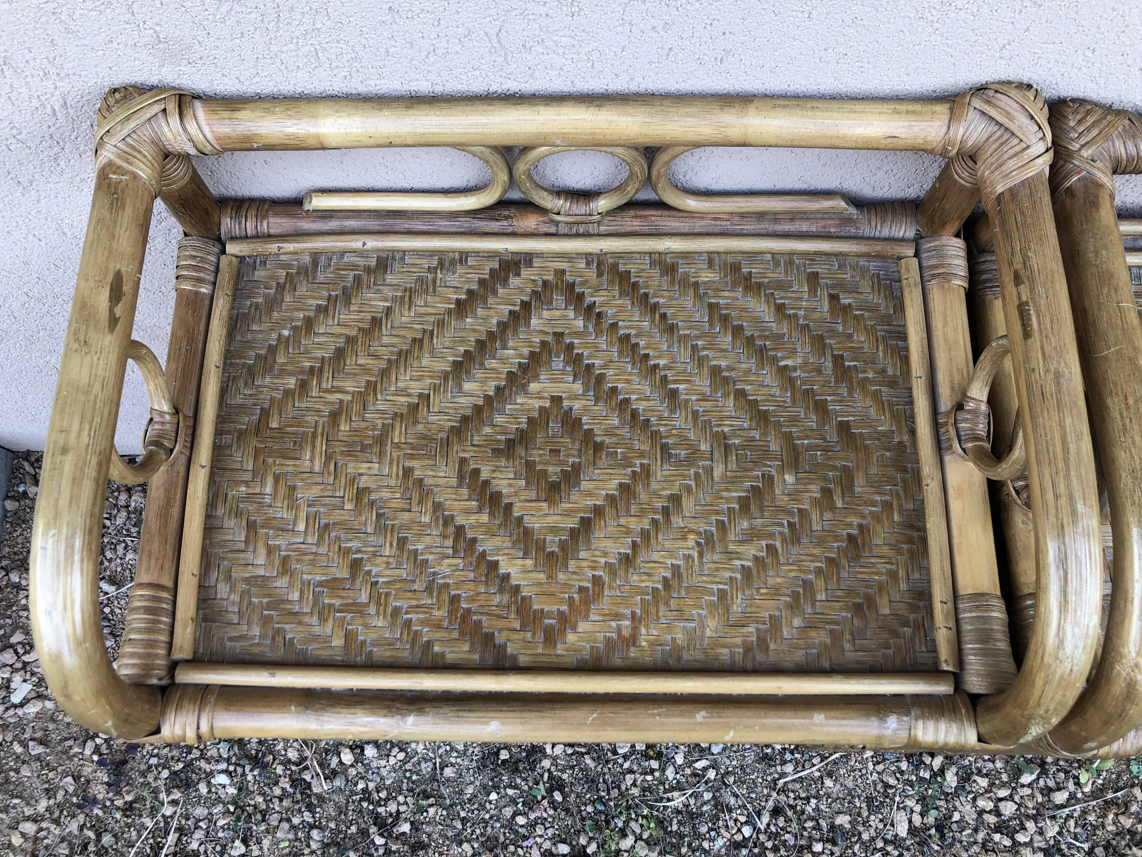Paire de tables de chevet vintage, à 3 tiroirs, en bambou et rotin