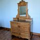 Dressing table in fine walnut from the 19th century.