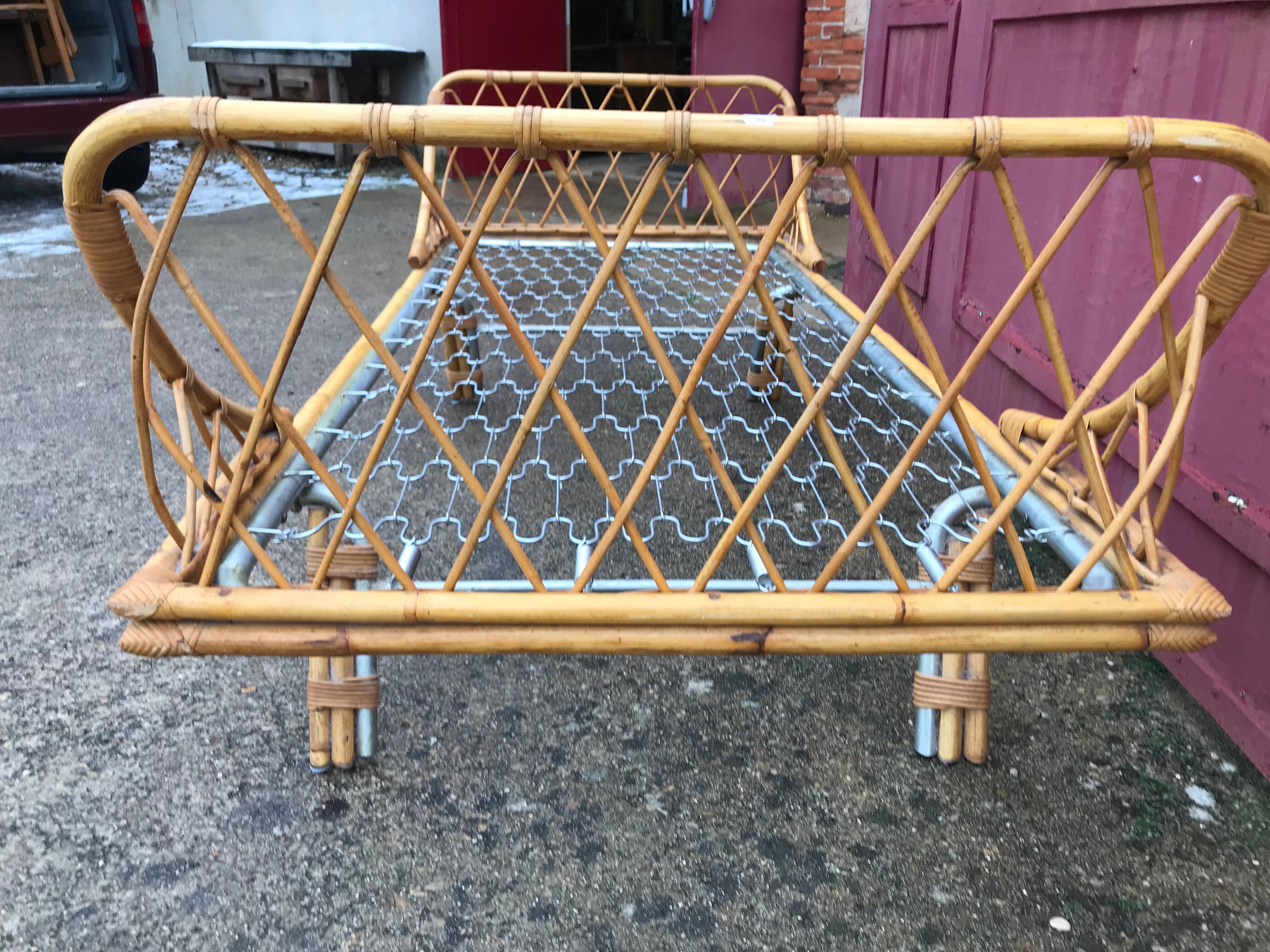 Bed rattan