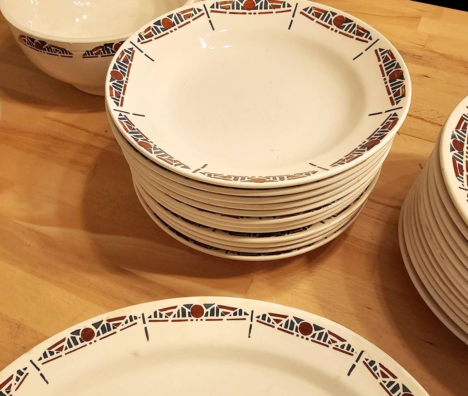Art deco table service
