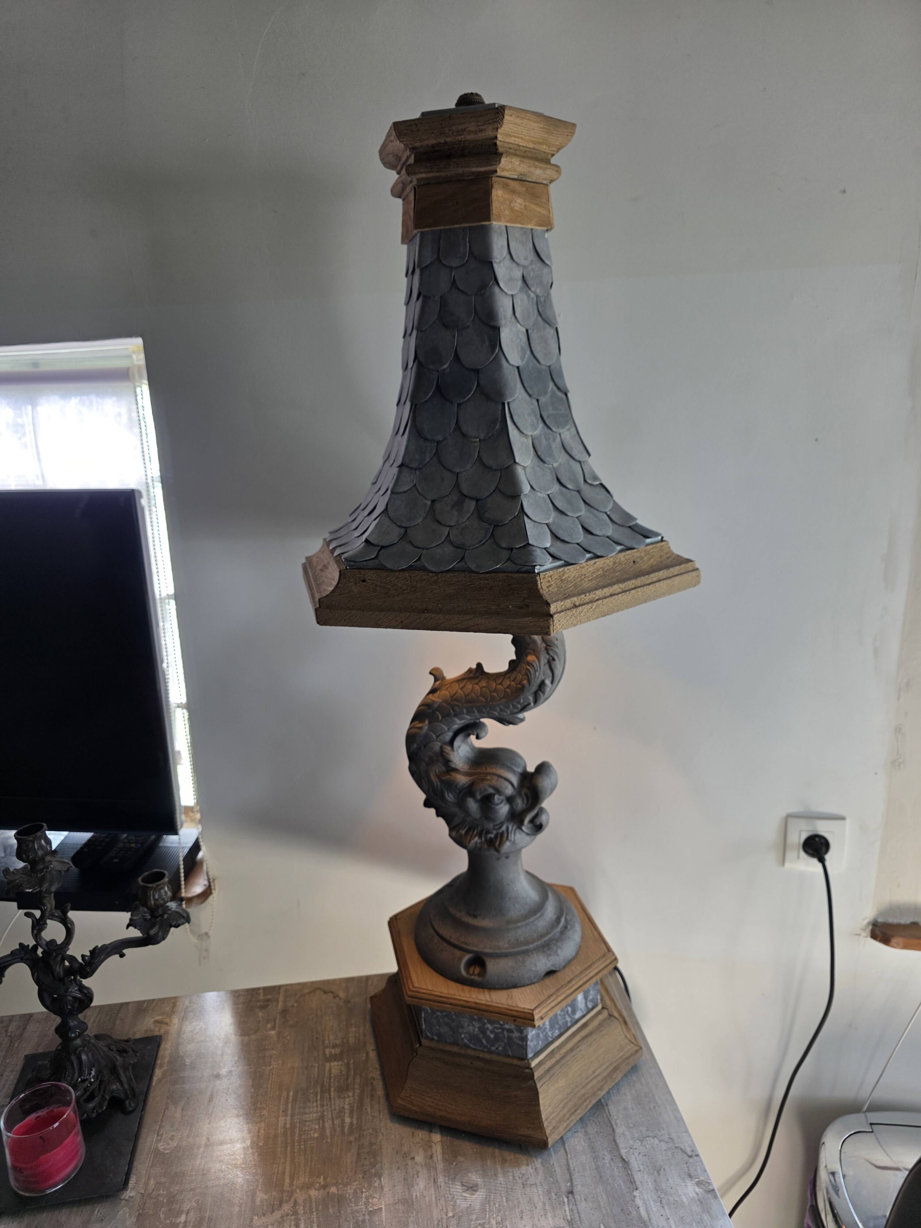 Monumental lamp with a dolphin in cast iron and lead scales - 110cm