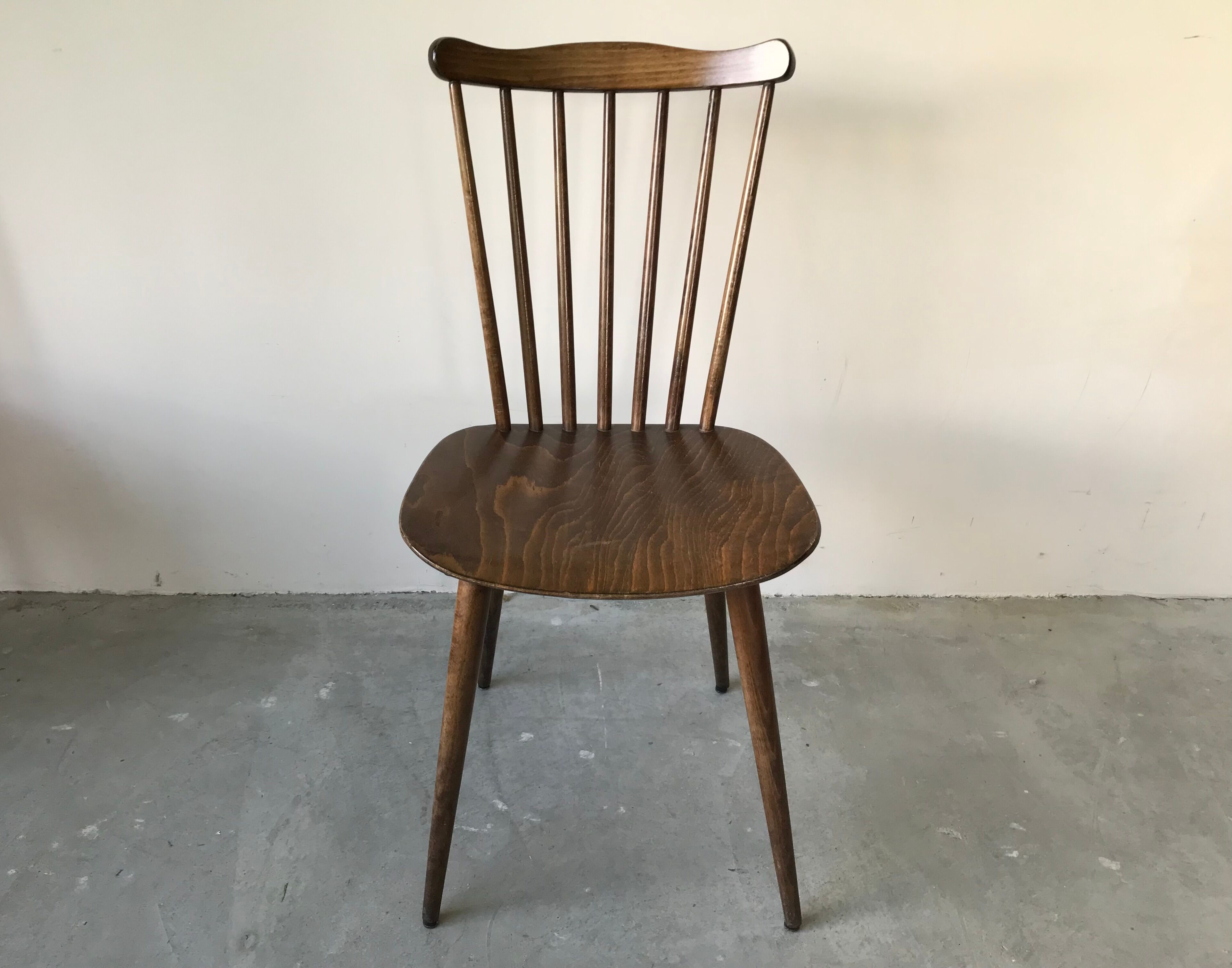 Suite de 6 chaises bistrot Menuet par Baumann, circa 1970.