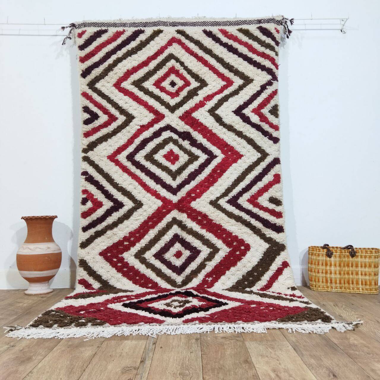 Handmade moroccan berber rug 254 x 136 cm