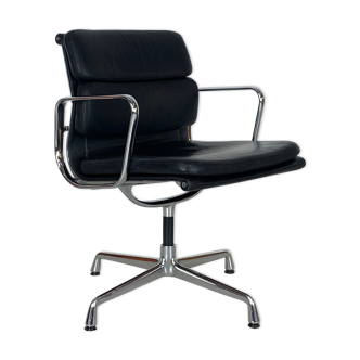 Chaise de bureau Eames cuir noir Soft Pad Group fabriquée par Vitra pour Herman Miller