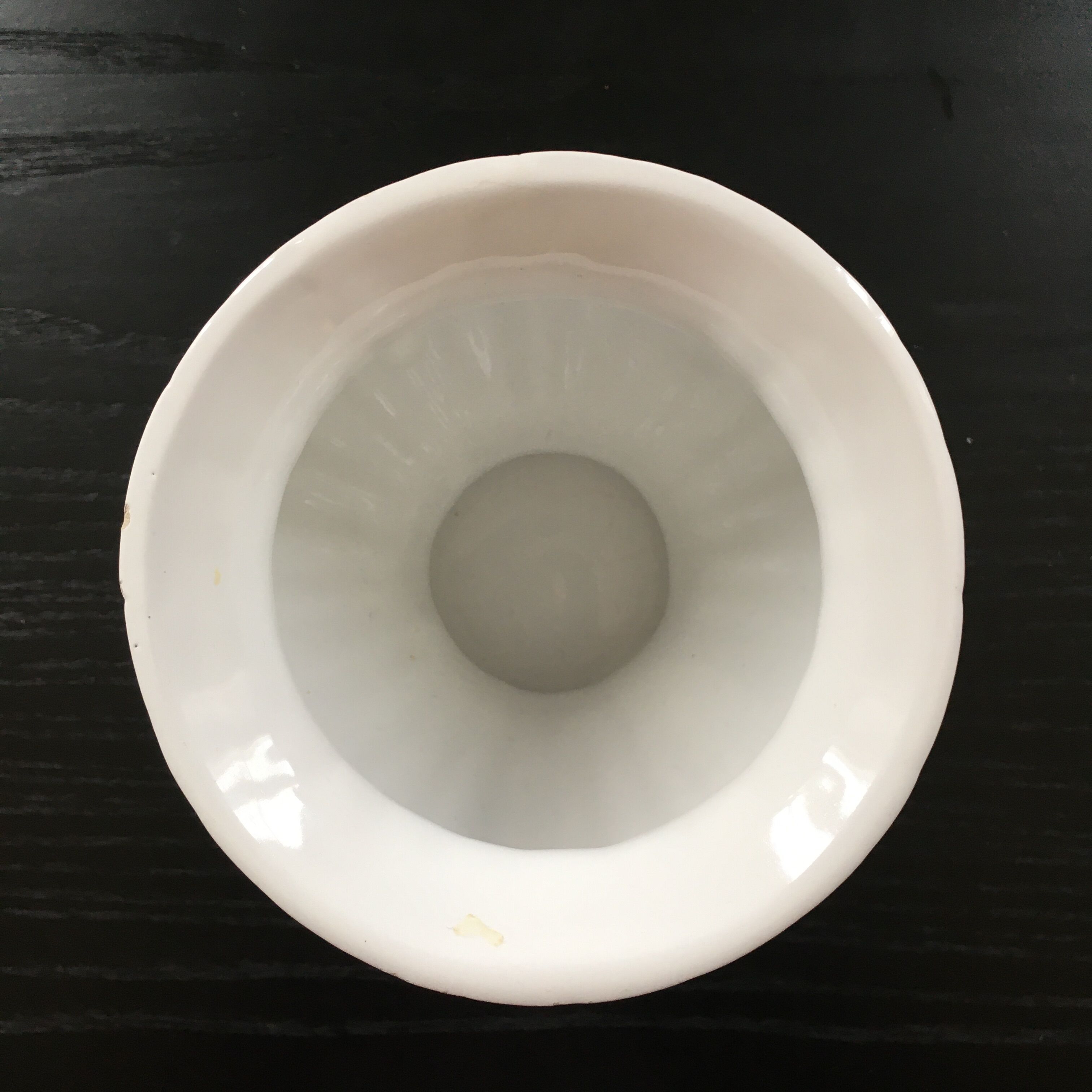 White Médicis style vase