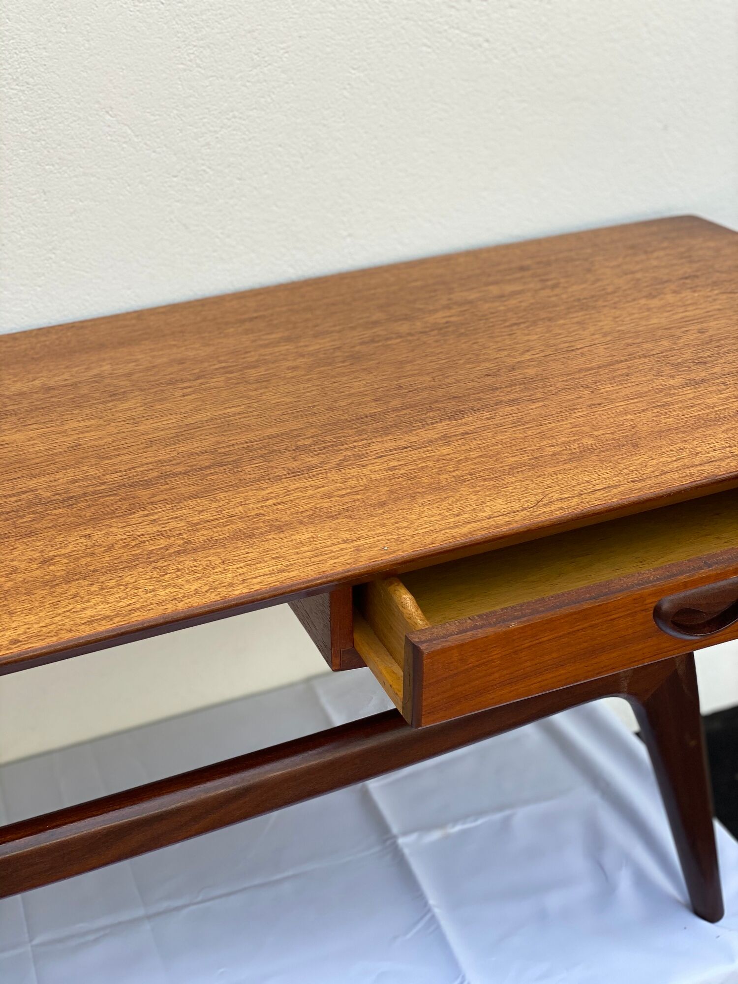 Louis van Teeffelen Salon Table in Teak with a double drawer 1950’s