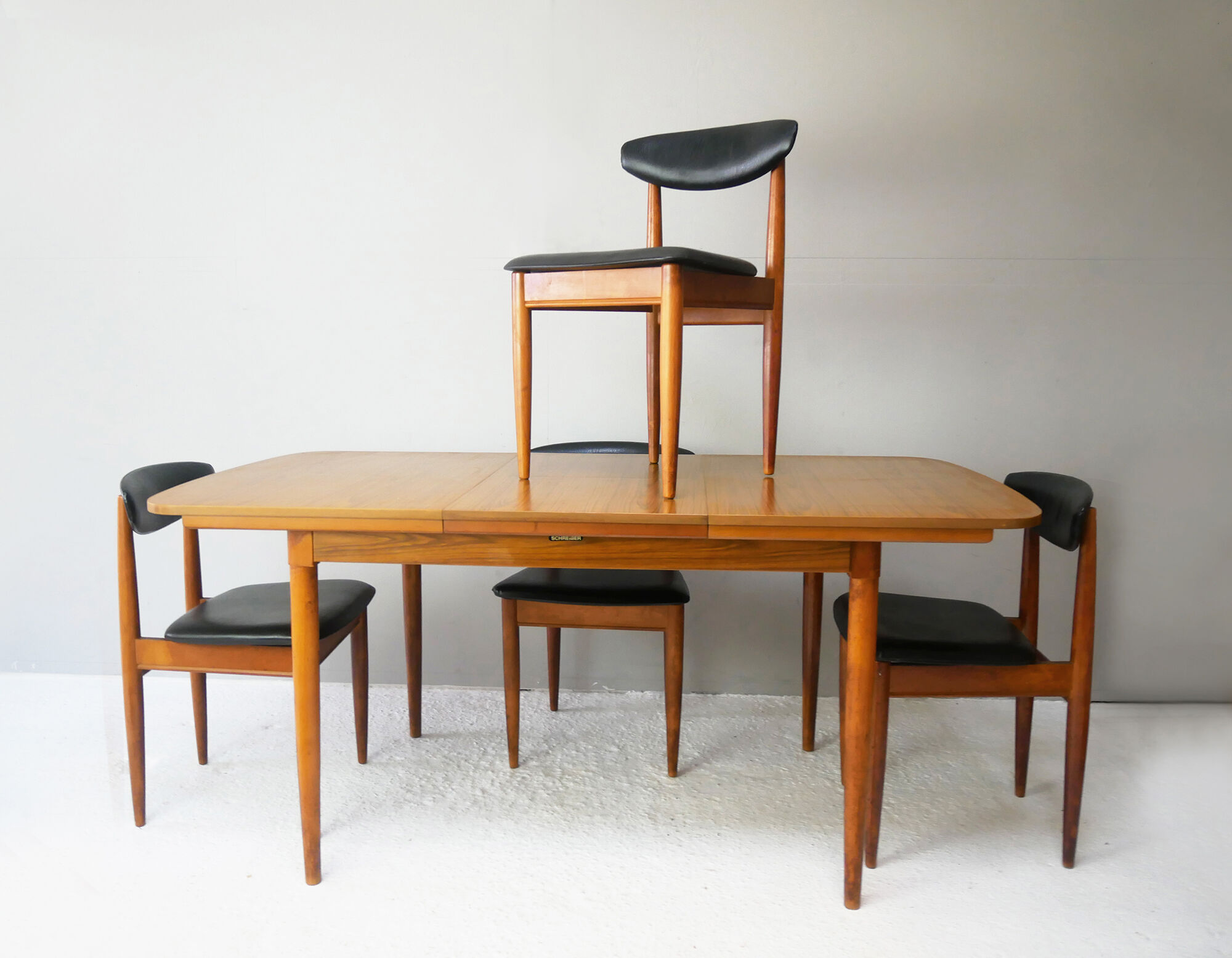 Set of 4 1970’s mid century dining chairs by Schreiber