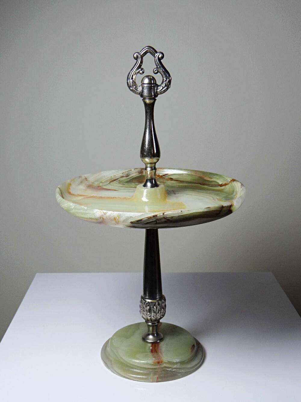 Rare display stand in green onyx and silver metal, Italy, vintage.
