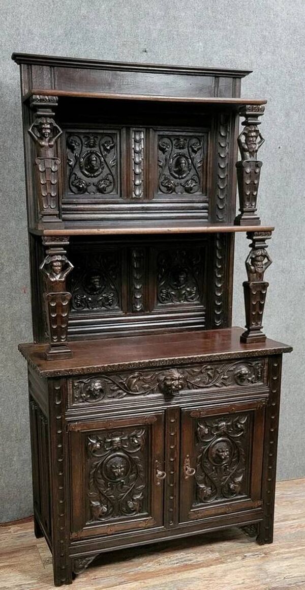 Cabinet d'apparat style Renaissance néo gotique en bois massif époque XIXe