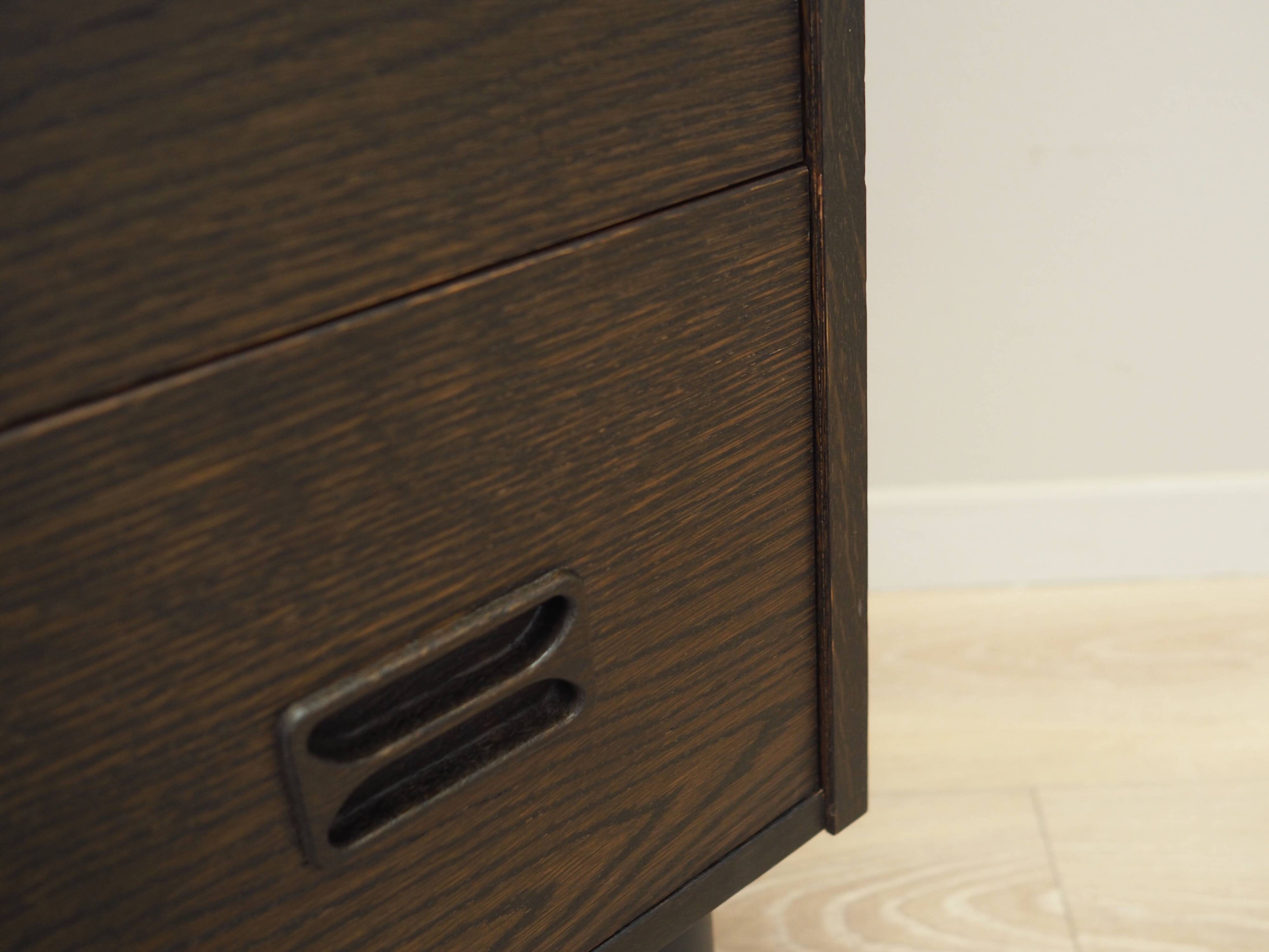 Commode en chêne, design danois, années 1970, production : Danemark