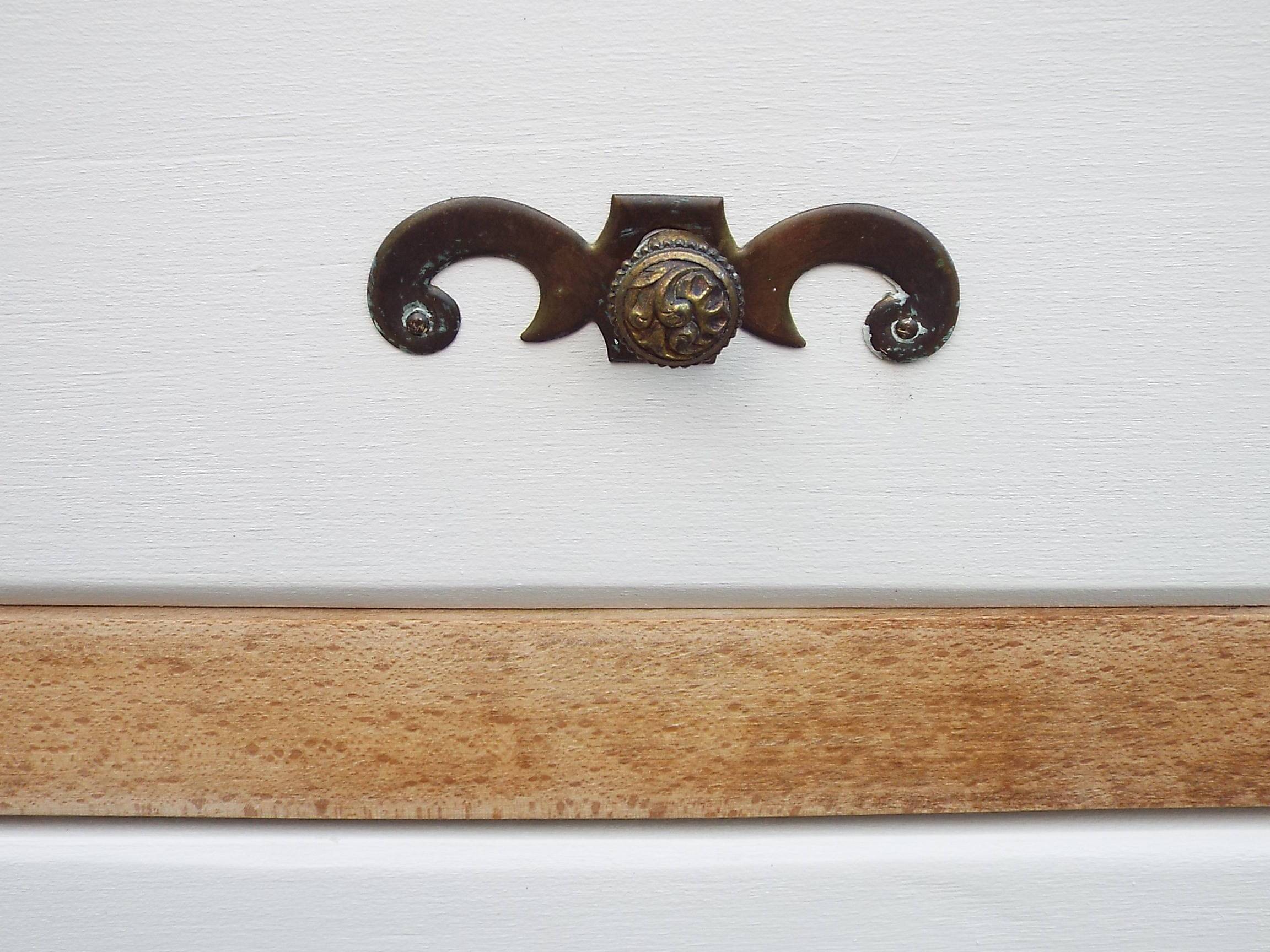 Chest of drawers with 5 drawers