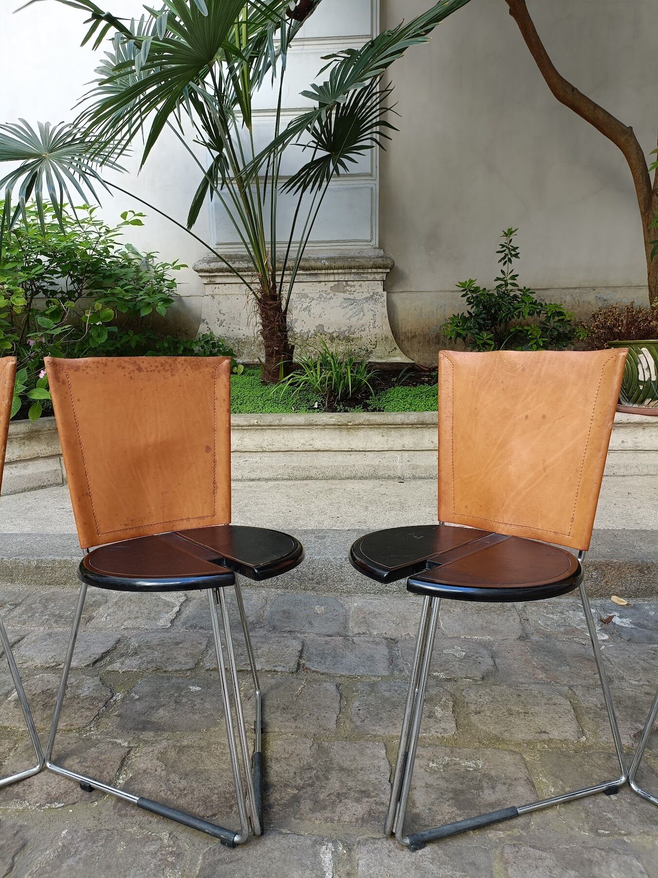 4 stackable and foldable leather chairs, Gaspare Cairoli, Edition Seccose 1980