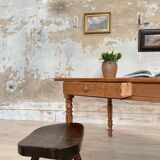 Table with turned legs in solid wood