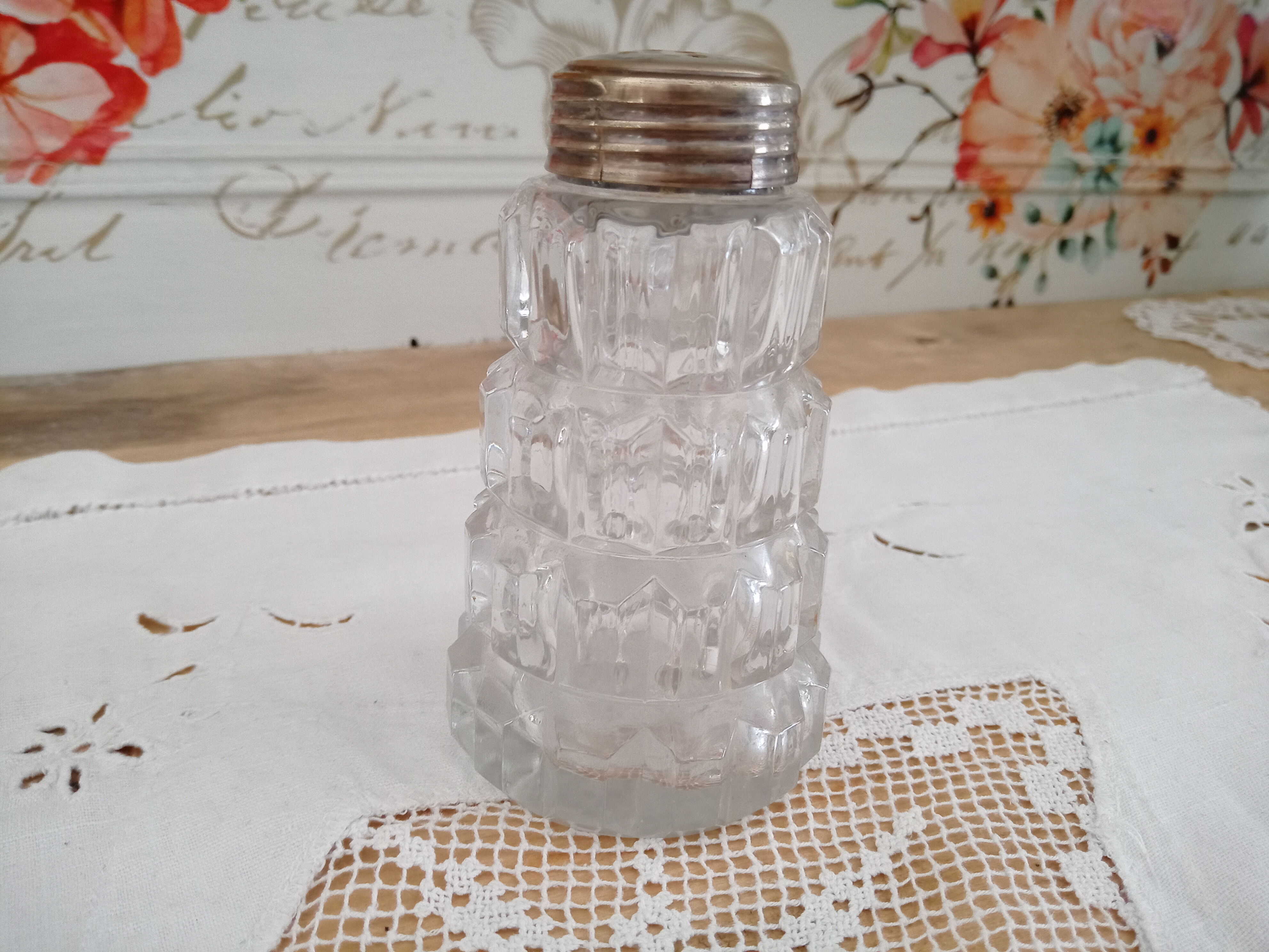 Sucrier en verre ciselé avec verseur métal ancien - HK