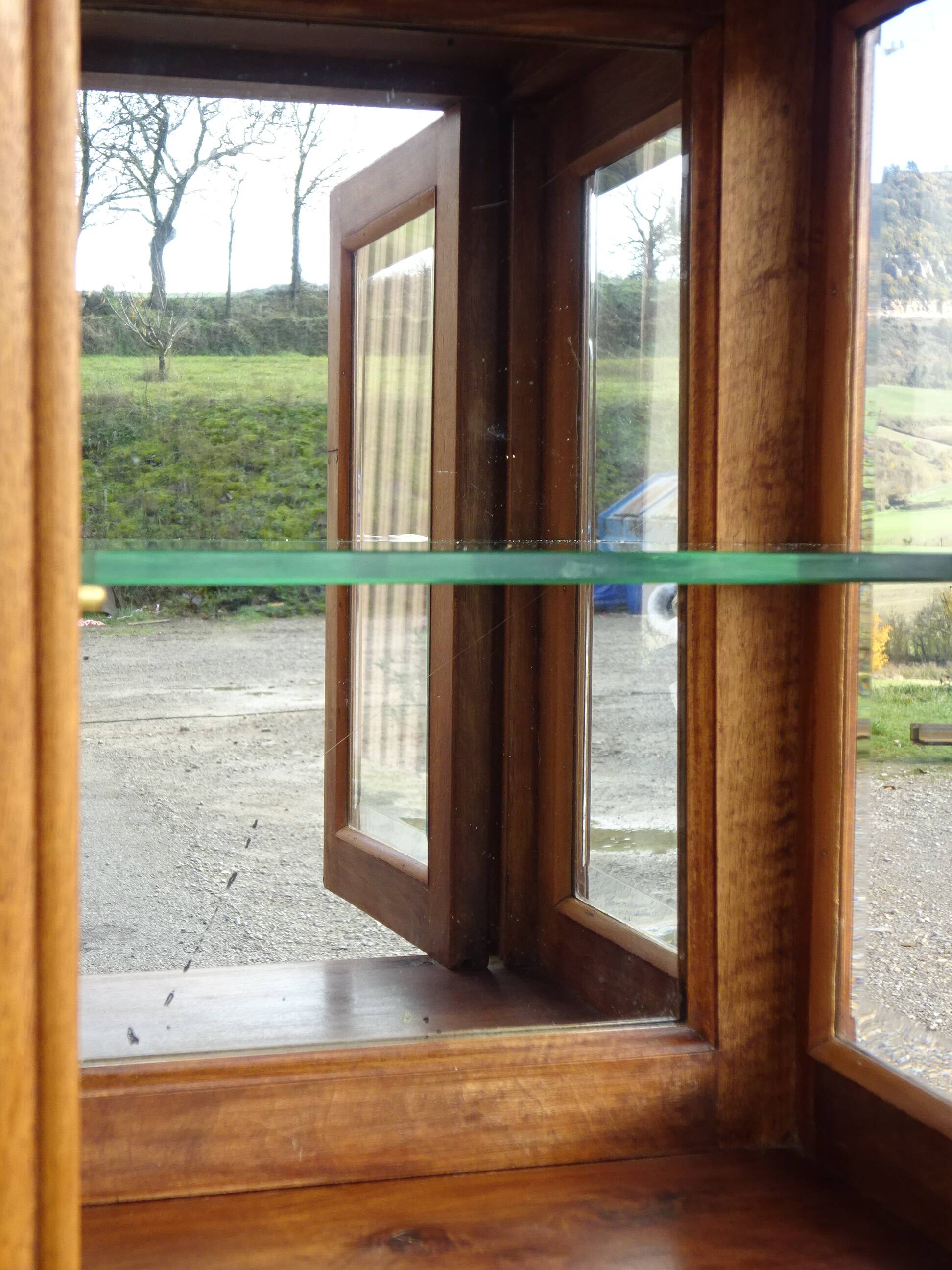 Buffet Art Déco en noyer avec marbres et guérites