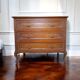Commode en noyer, stylé Louis XVI