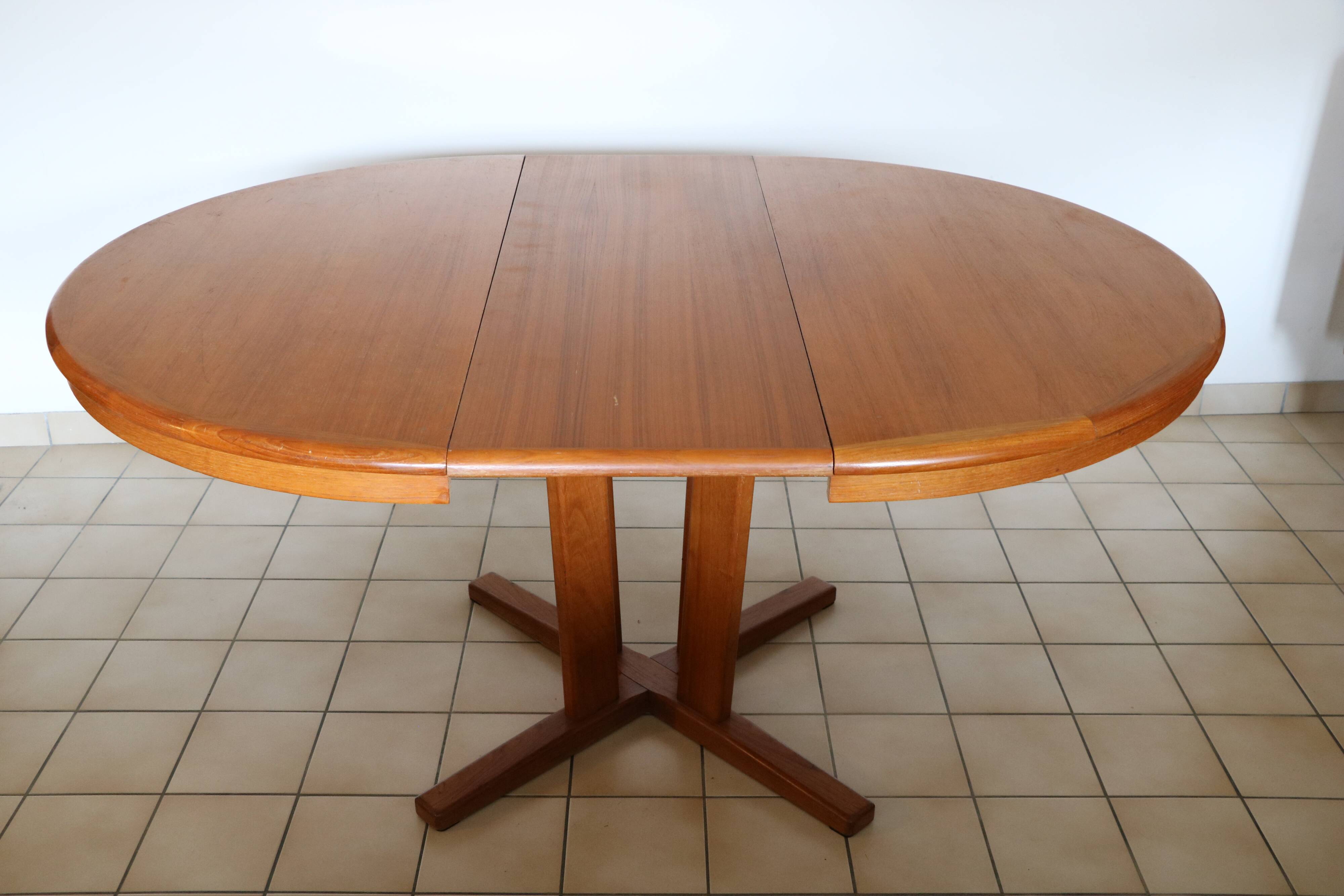 Extendable round table, teak, 1960