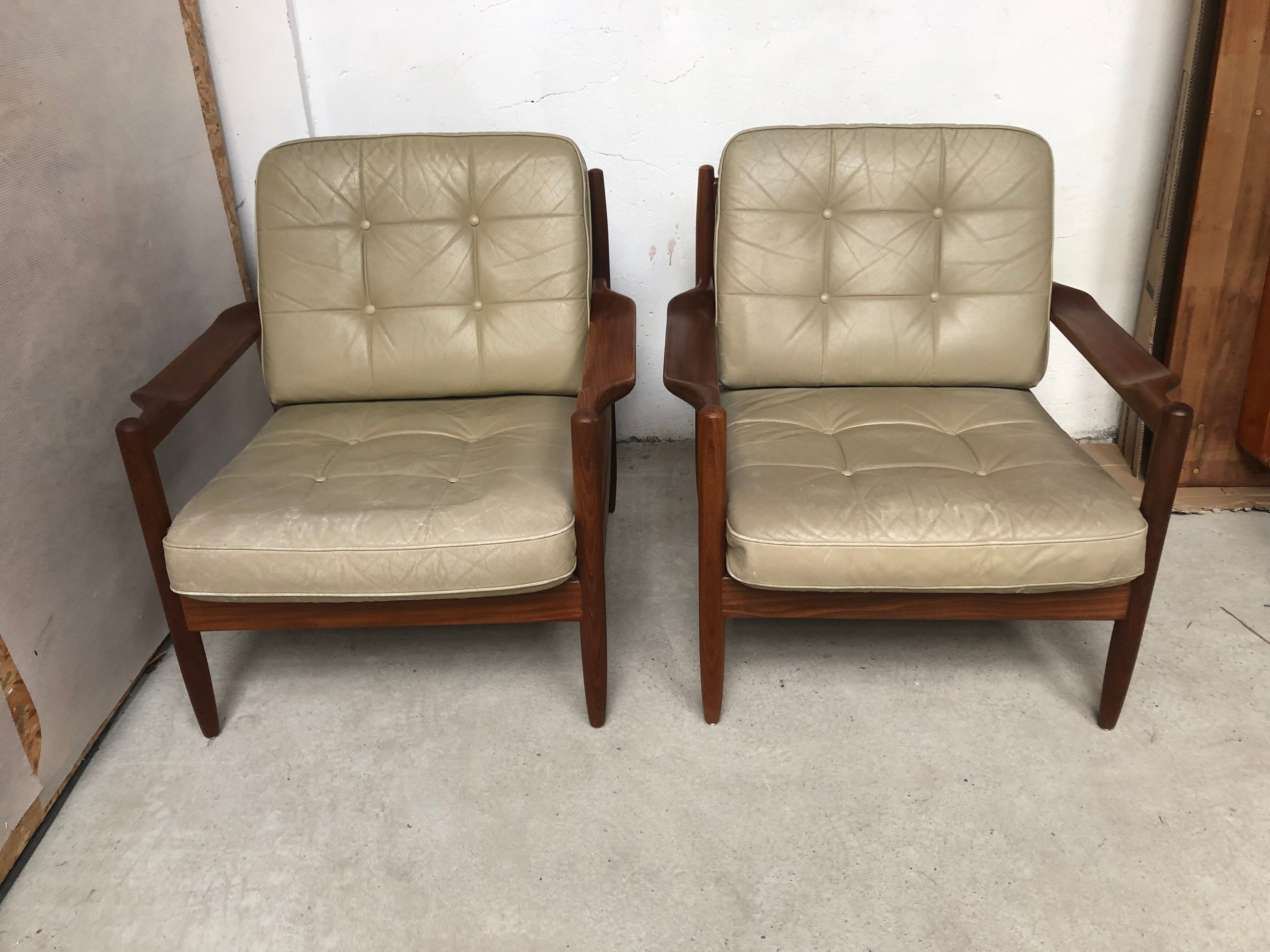 Fauteuils scandinaves cuir et teck années 60/70