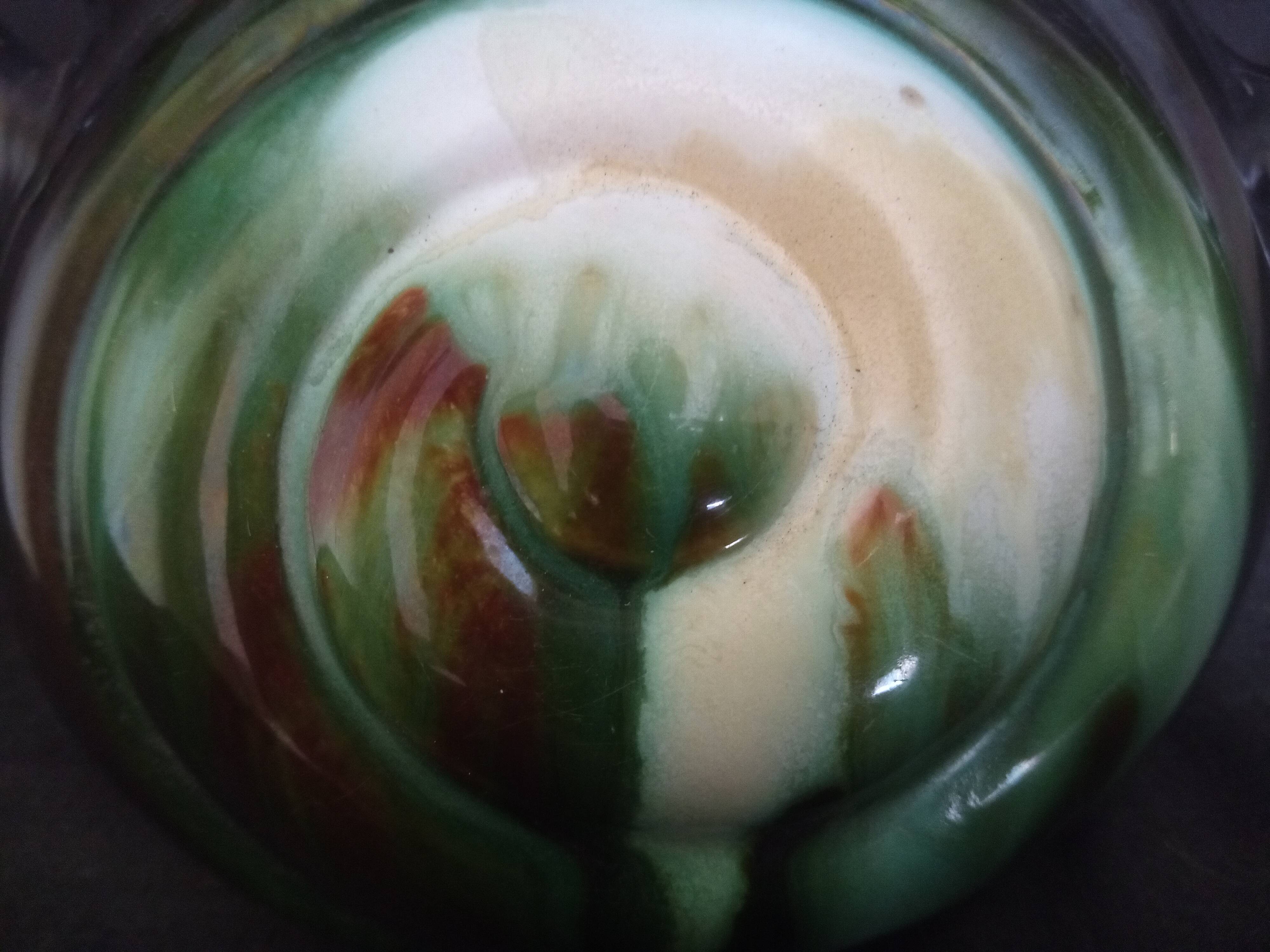 Vase with 3 flowers in the shape of a ceramic snail from Thulin (Belgium)