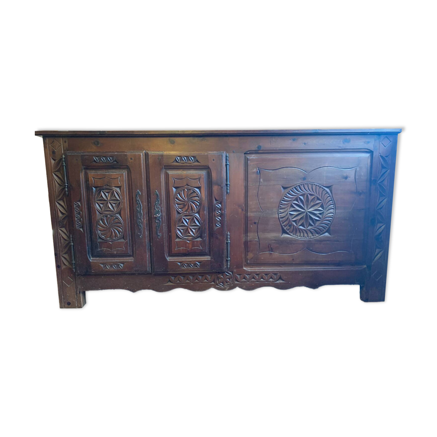 Carved wooden sideboard, Queyras region