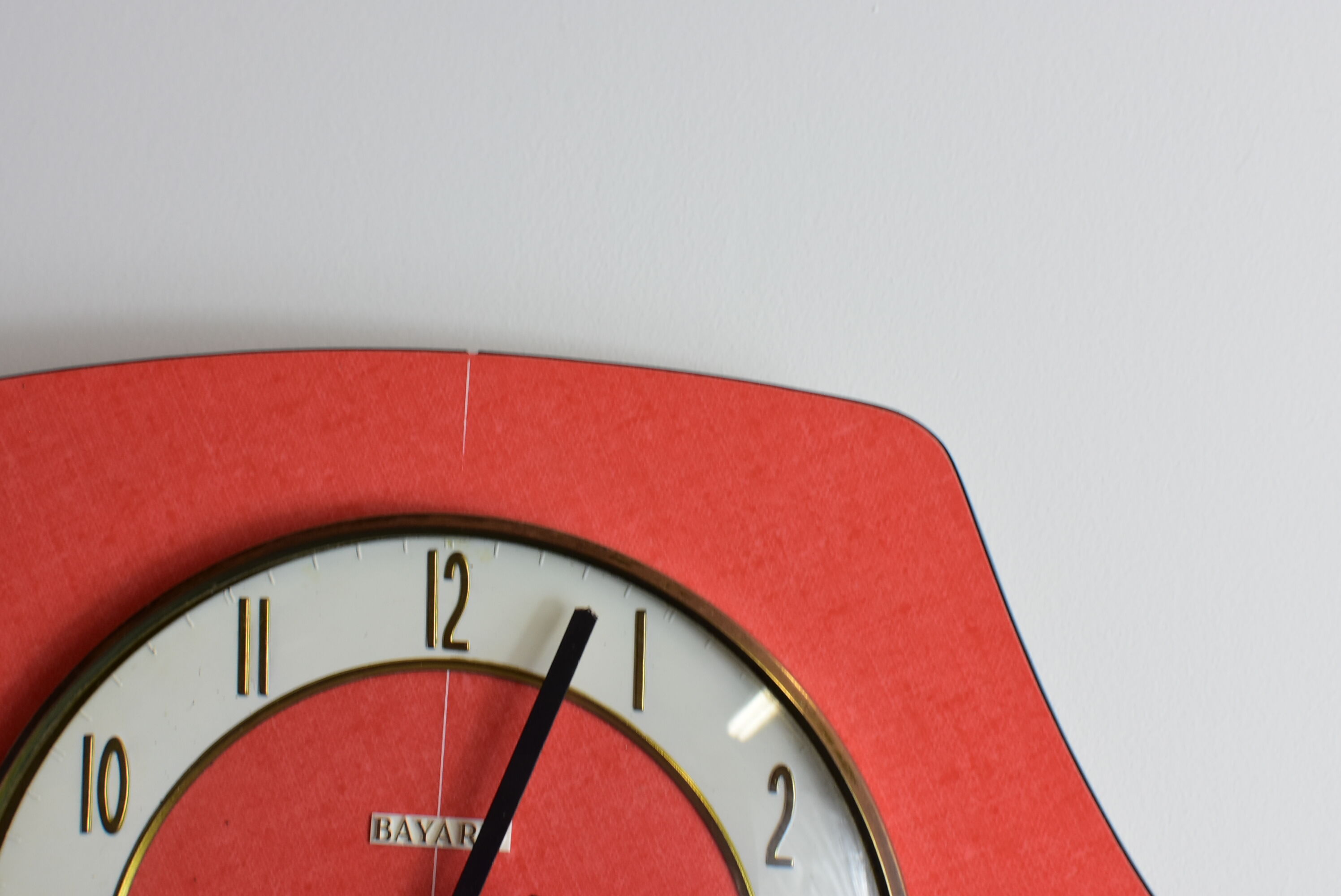 Bayard vintage red clock