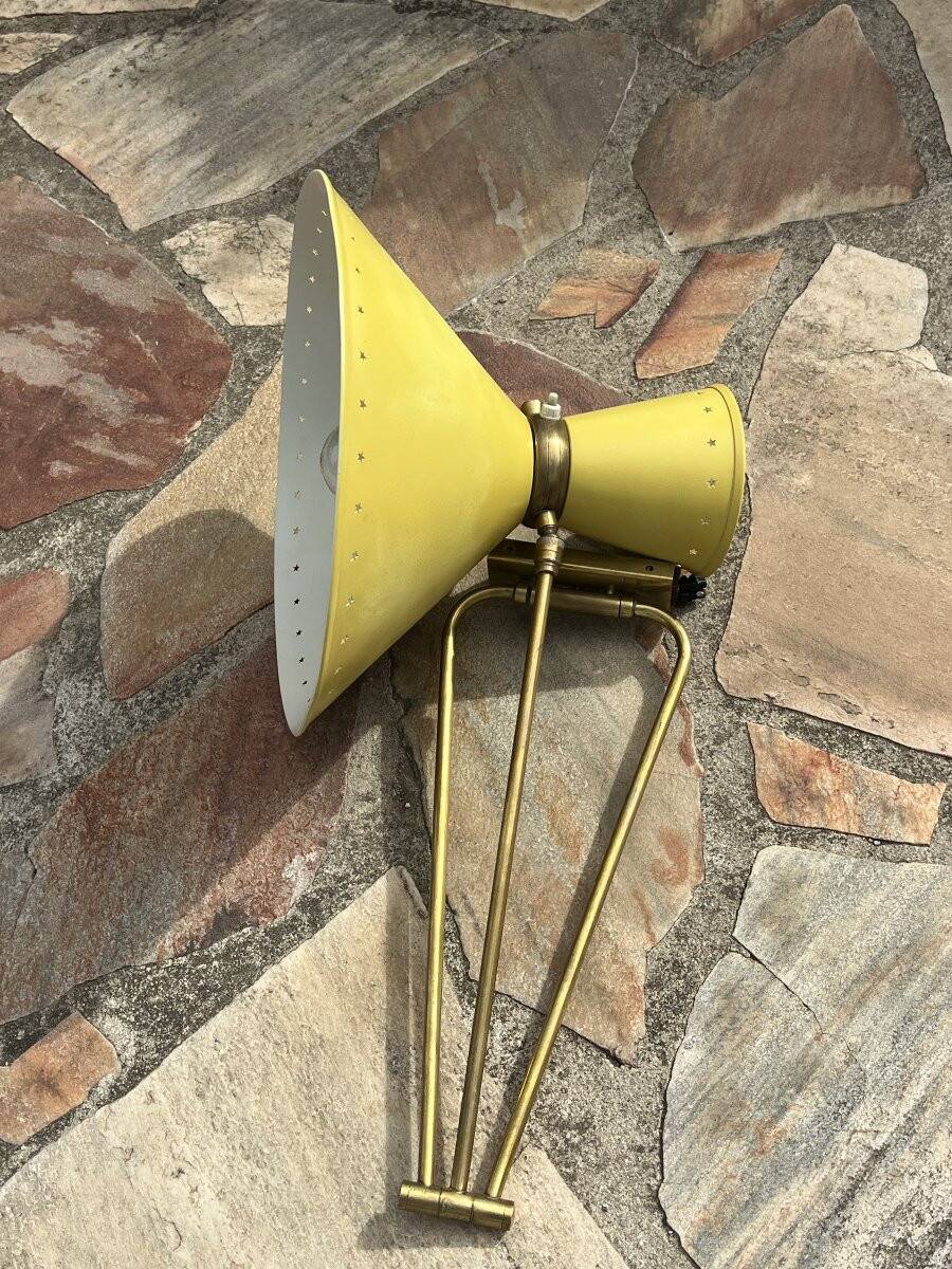 Diabolo wall lamp lunel yellow in the style of René Mathieu Guariche, star sheet metal.